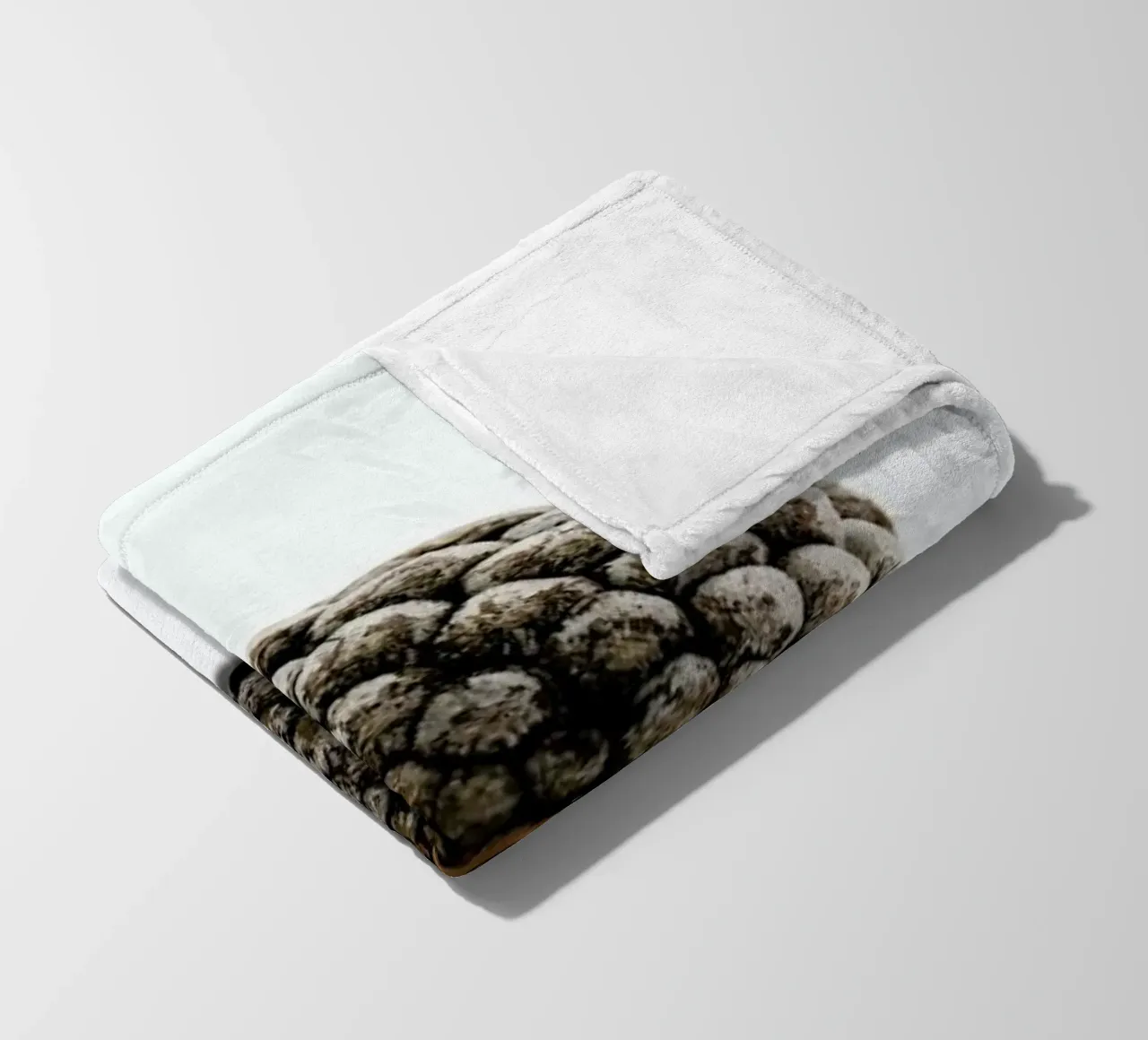 Pinecone N2 Fleecedecke von Miles of Light