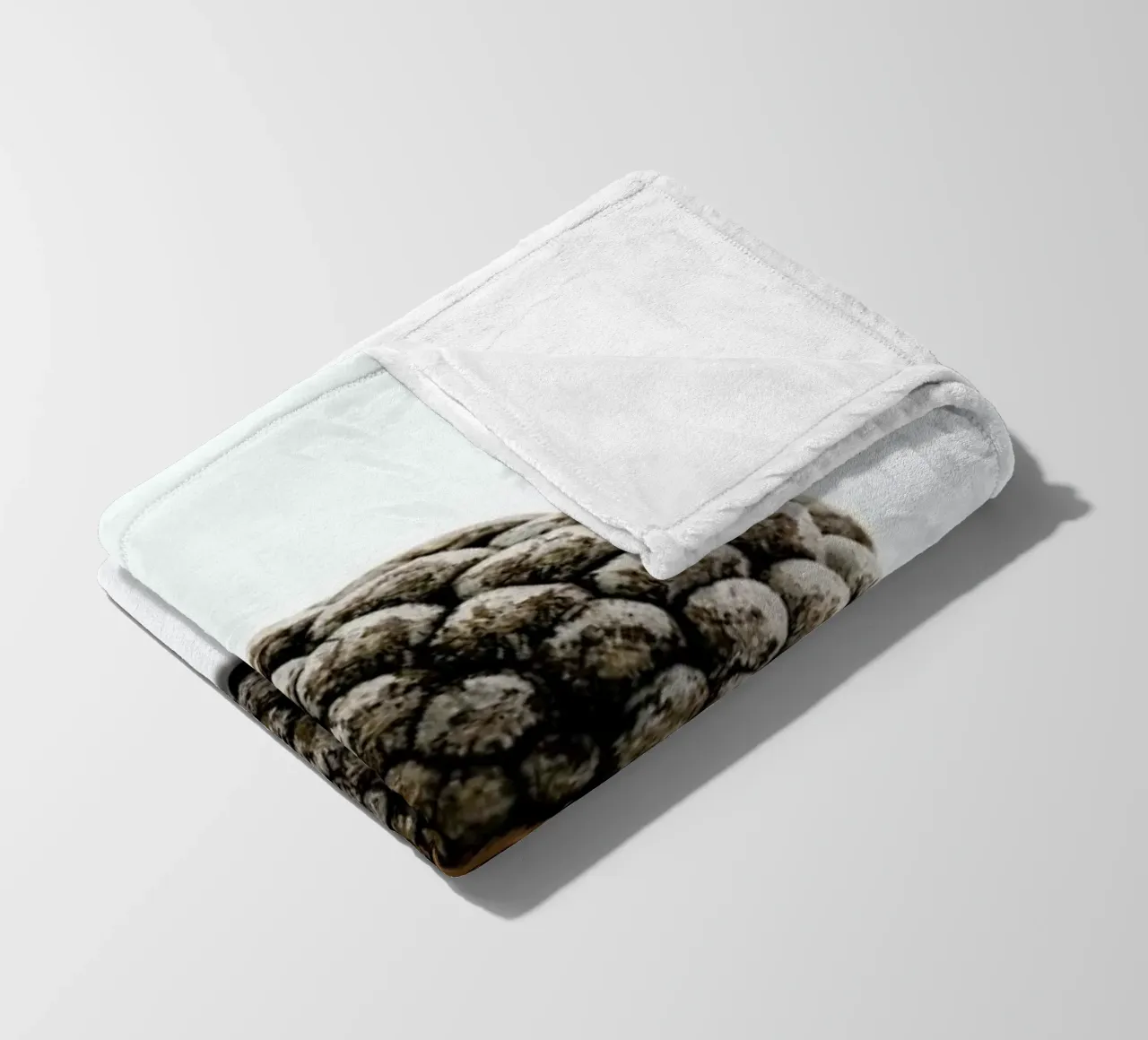 Pinecone N2 Fleecedecke von Miles of Light