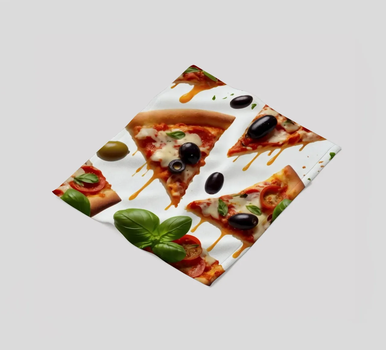 Deliziosi tranci di pizza conditi con pomodori freschi e olive coperta in pile da DesignDoodle