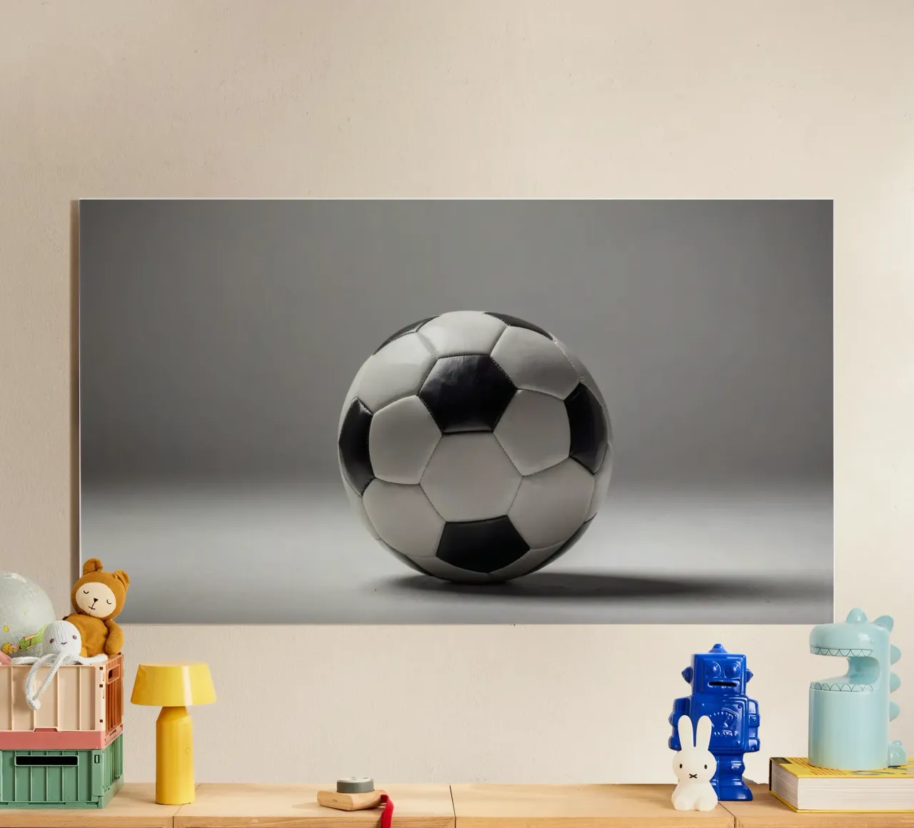 Pallone da calcio esposto su una superficie liscia con illuminazione soffusa plexiglass da DesignDoodle