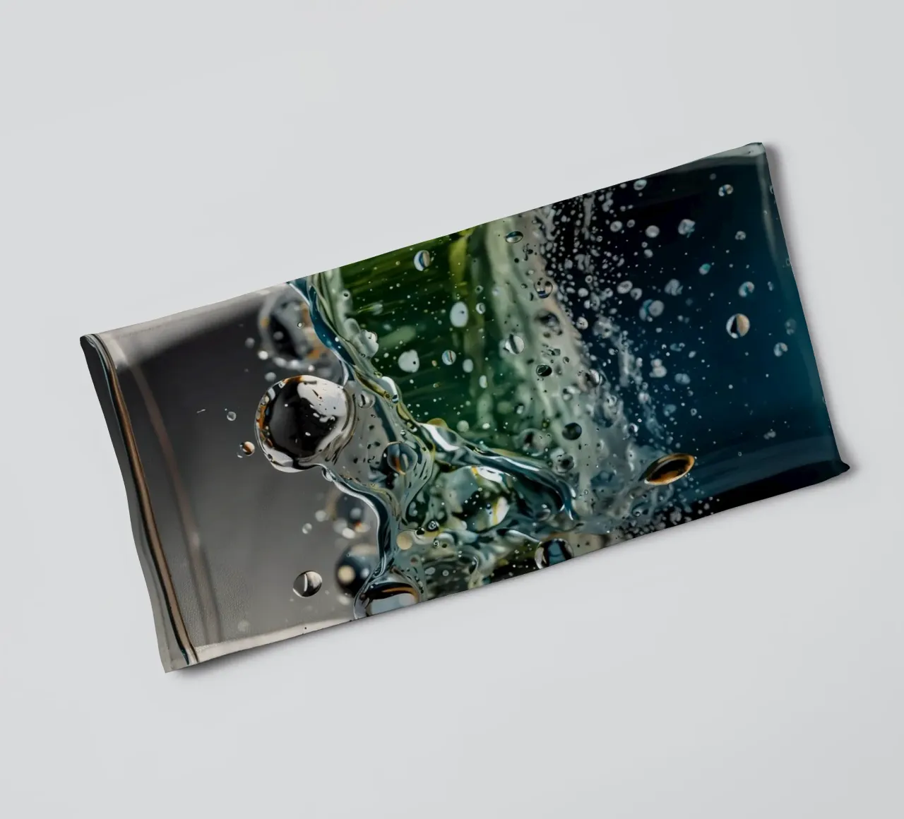 Refreshing drink with vibrant colors and bubbles asciugamano da bagno da DesignDoodle