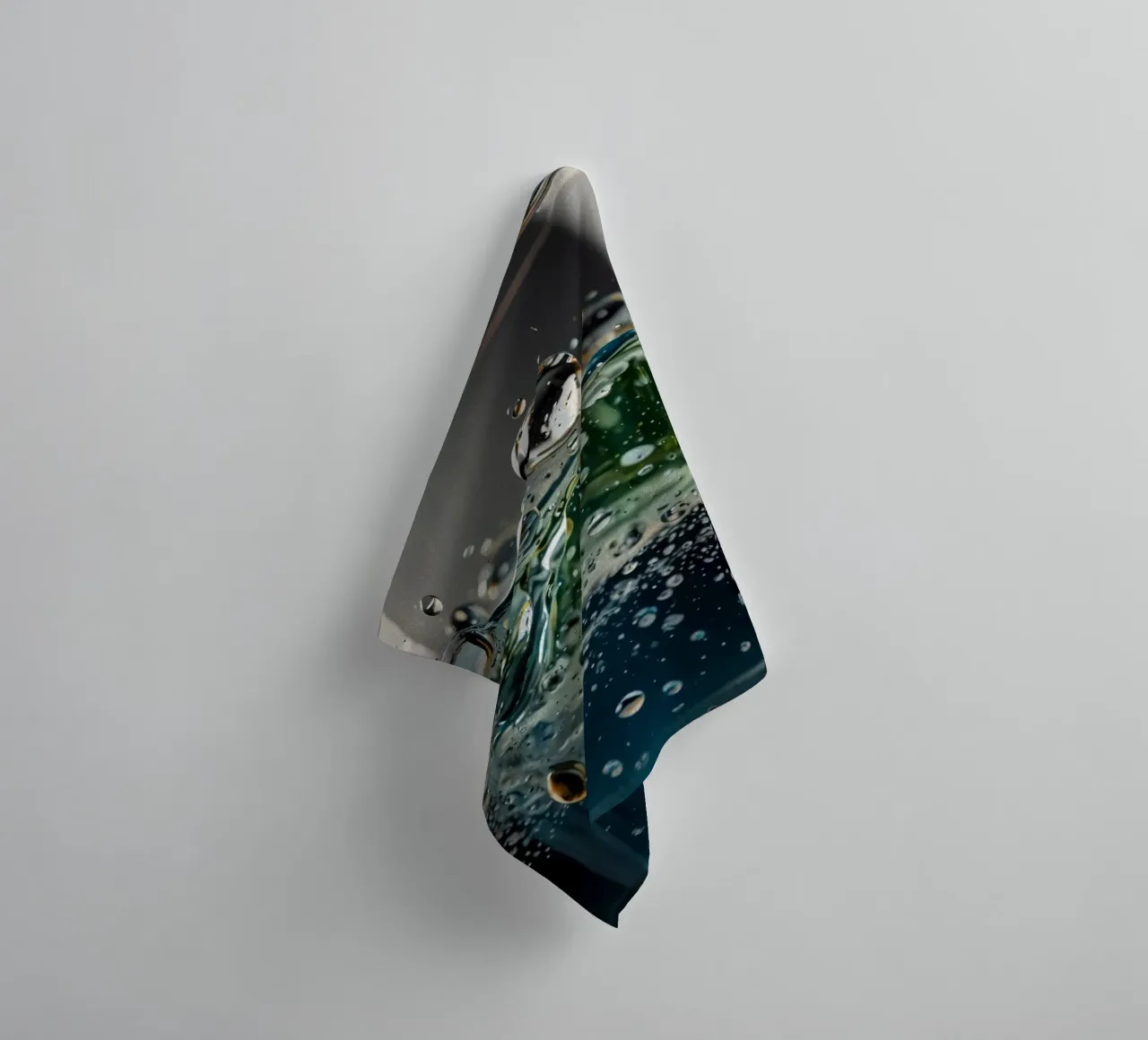 Refreshing drink with vibrant colors and bubbles asciugamano da bagno da DesignDoodle