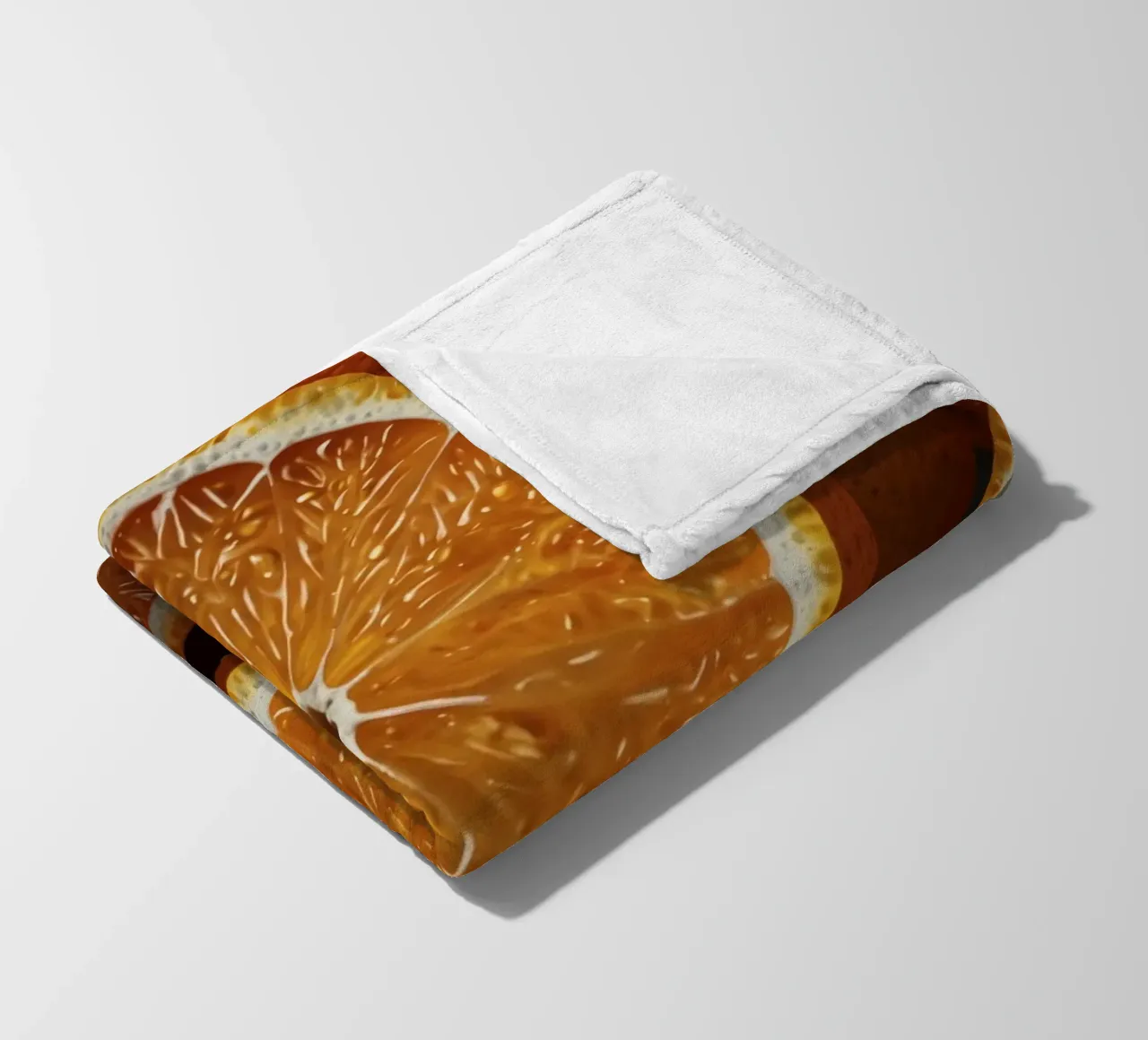 Levendige sinaasappelschijfjes netjes gerangschikt op een gestructureerd oppervlak fleecedeken van DesignDoodle