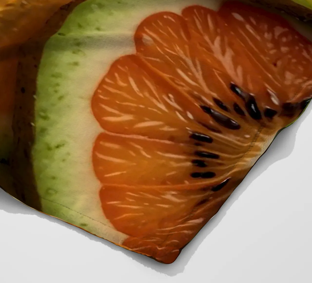 Assortimento variopinto di agrumi freschi e fette di kiwi disposte coperta in pile da DesignDoodle