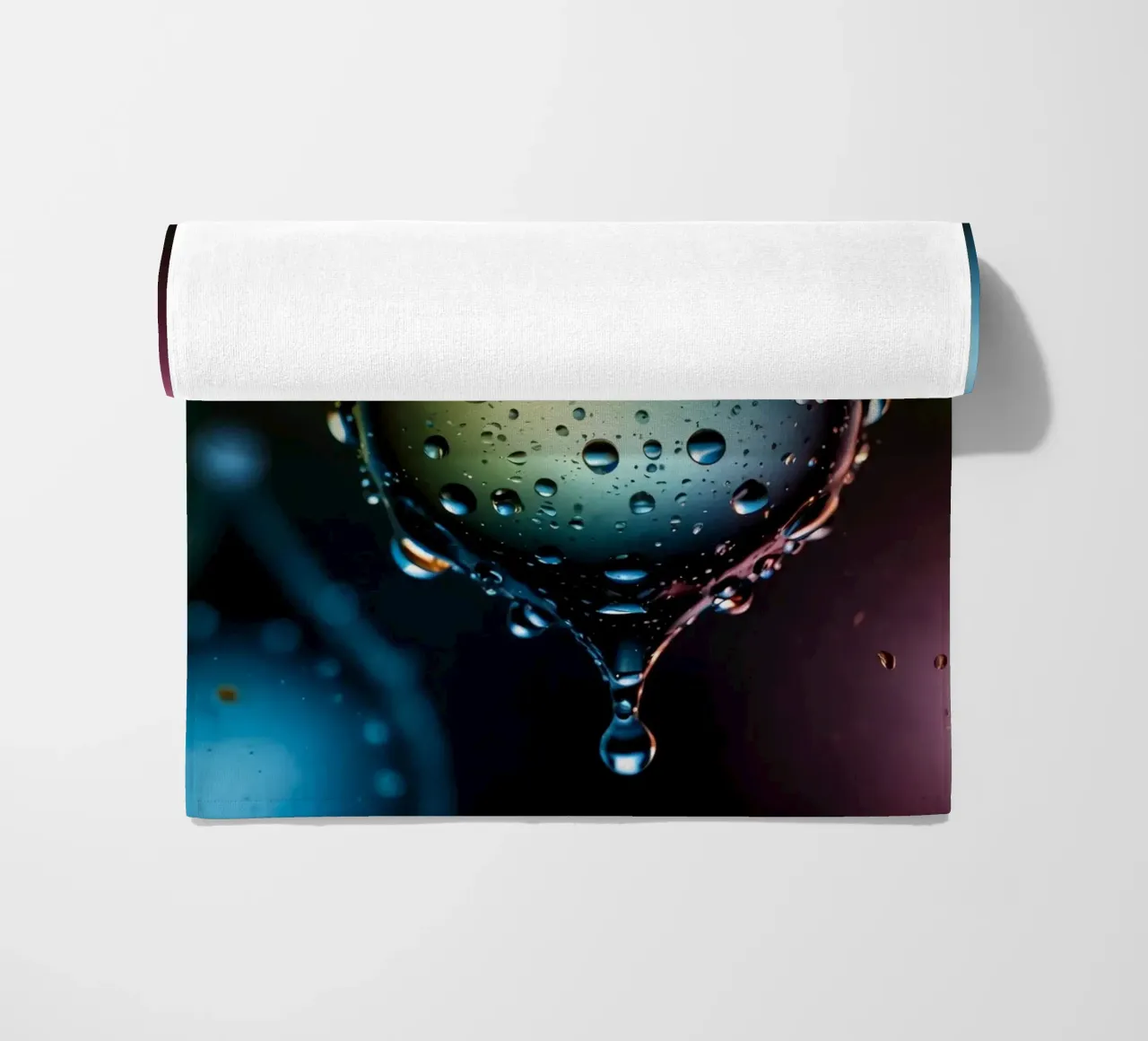 Gocce d'acqua colorate sospese nell'aria telo mare da DesignDoodle