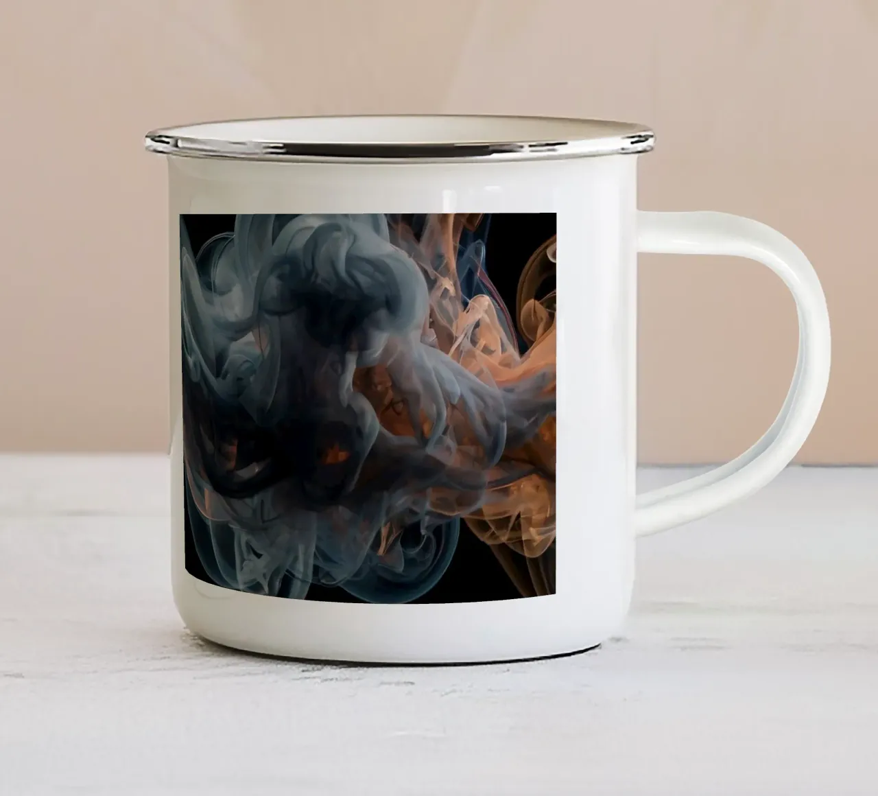 Vortice dinamico di fumo colorato su uno sfondo scuro tazza in smalto da DesignDoodle