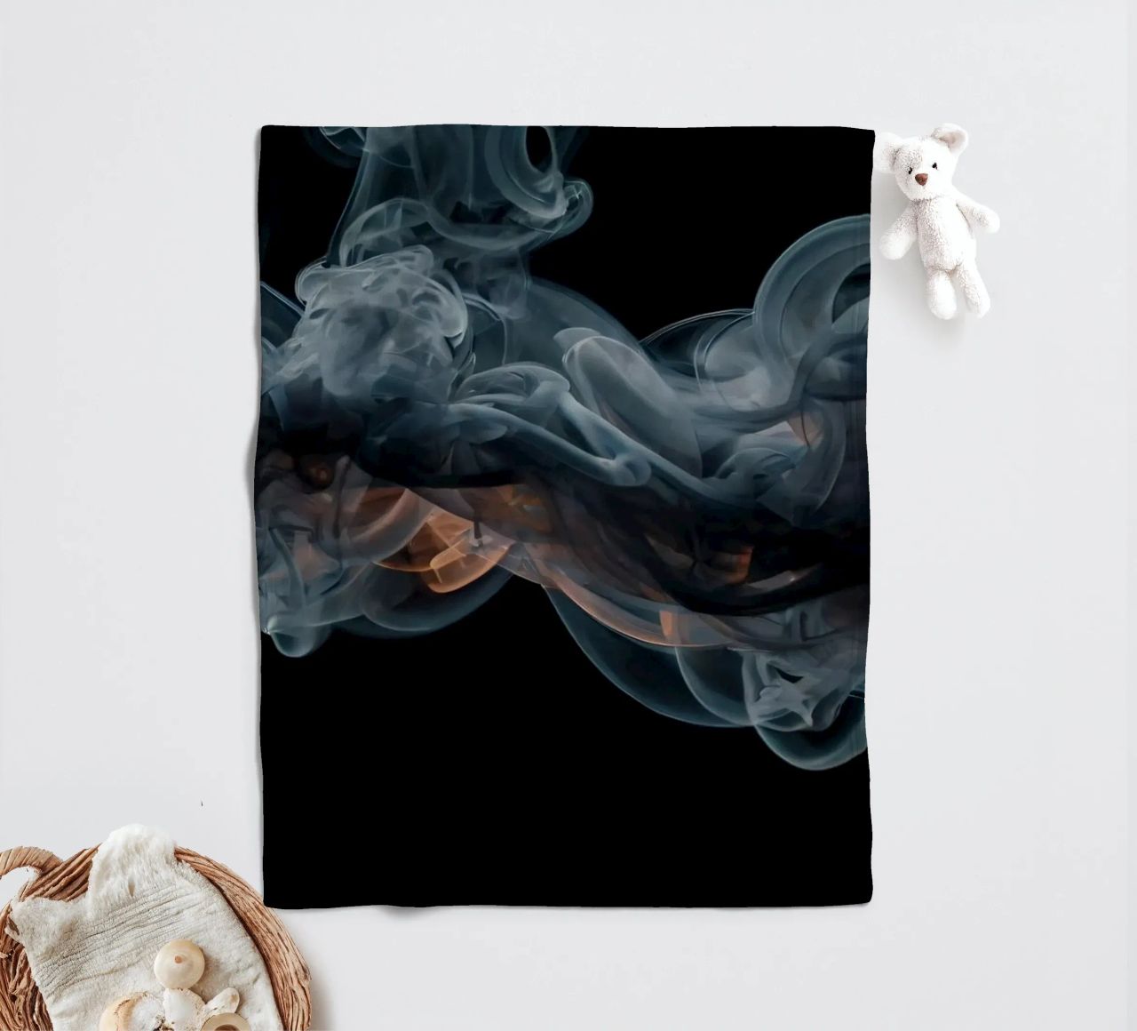 Vortice dinamico di fumo colorato su uno sfondo scuro coperta in pile da DesignDoodle
