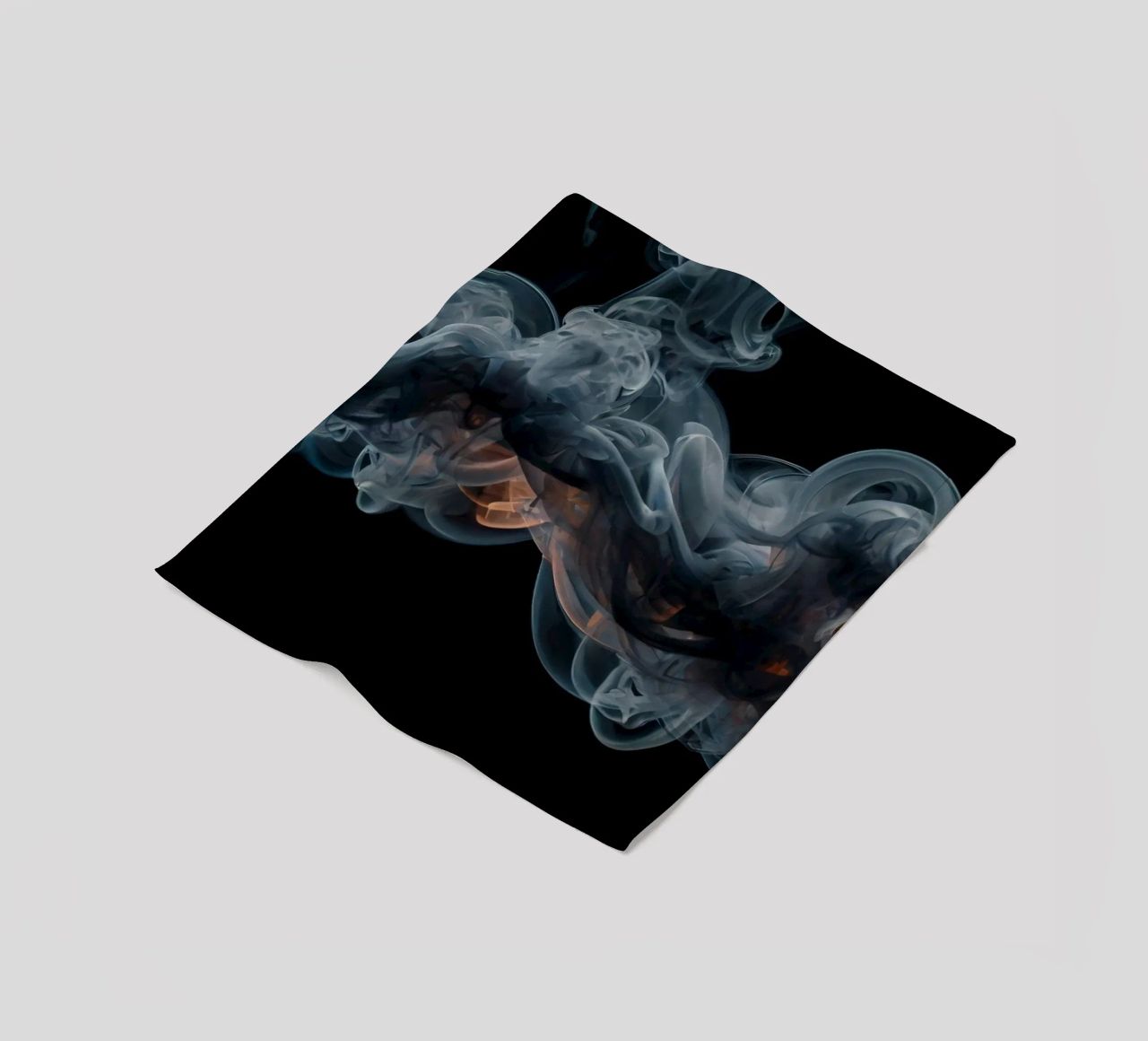 Vortice dinamico di fumo colorato su uno sfondo scuro coperta in pile da DesignDoodle