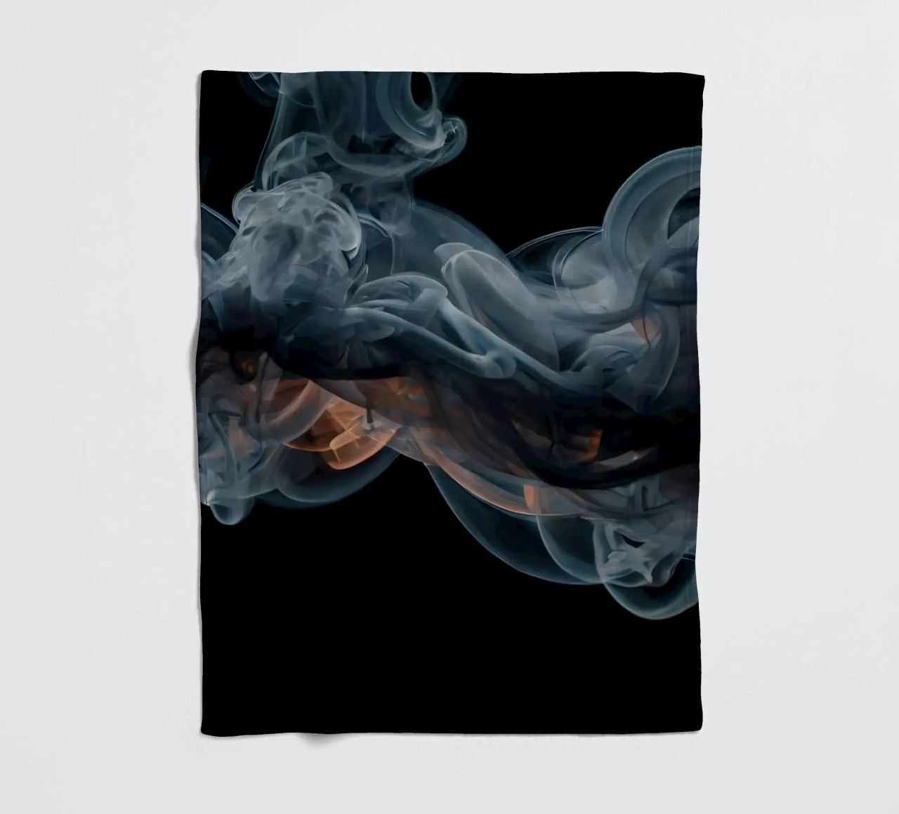 Vortice dinamico di fumo colorato su uno sfondo scuro coperta in pile da DesignDoodle