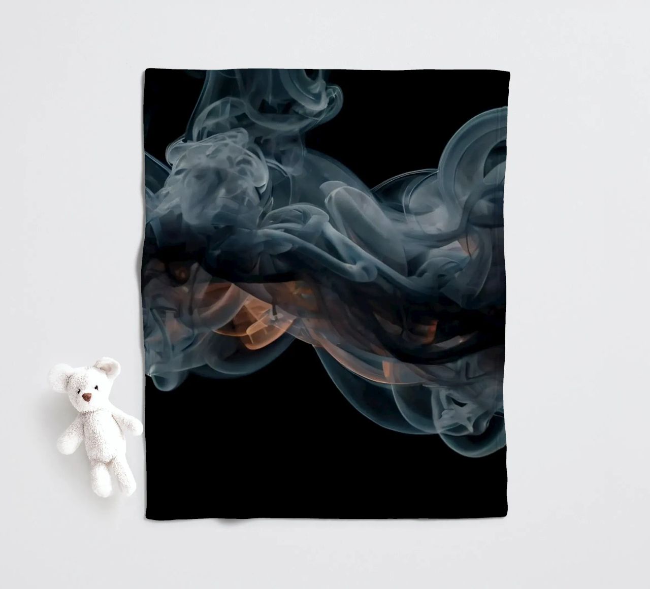 Vortice dinamico di fumo colorato su uno sfondo scuro coperta in pile da DesignDoodle
