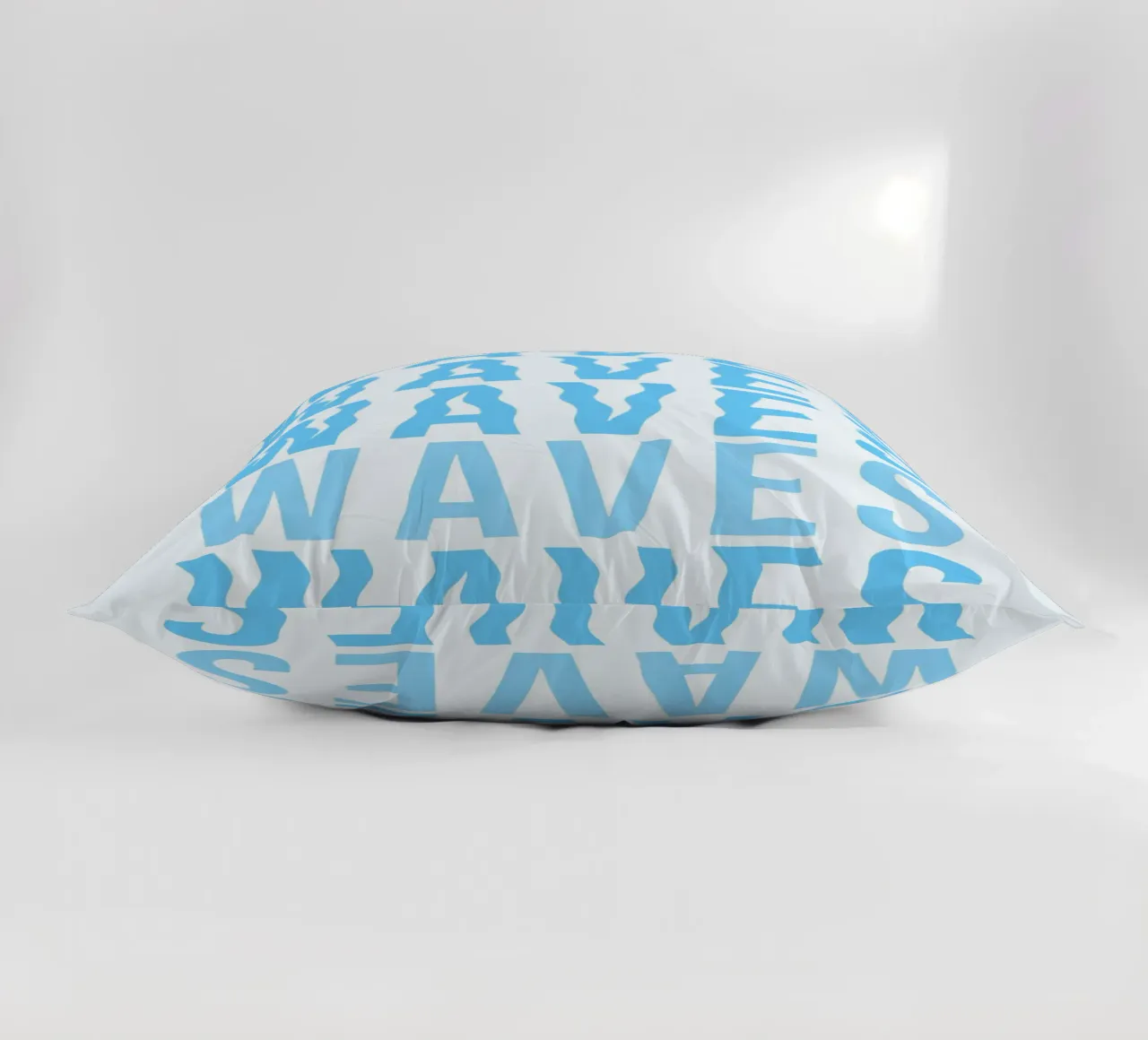Waves Typography cuscino da Attaboy Dsgn