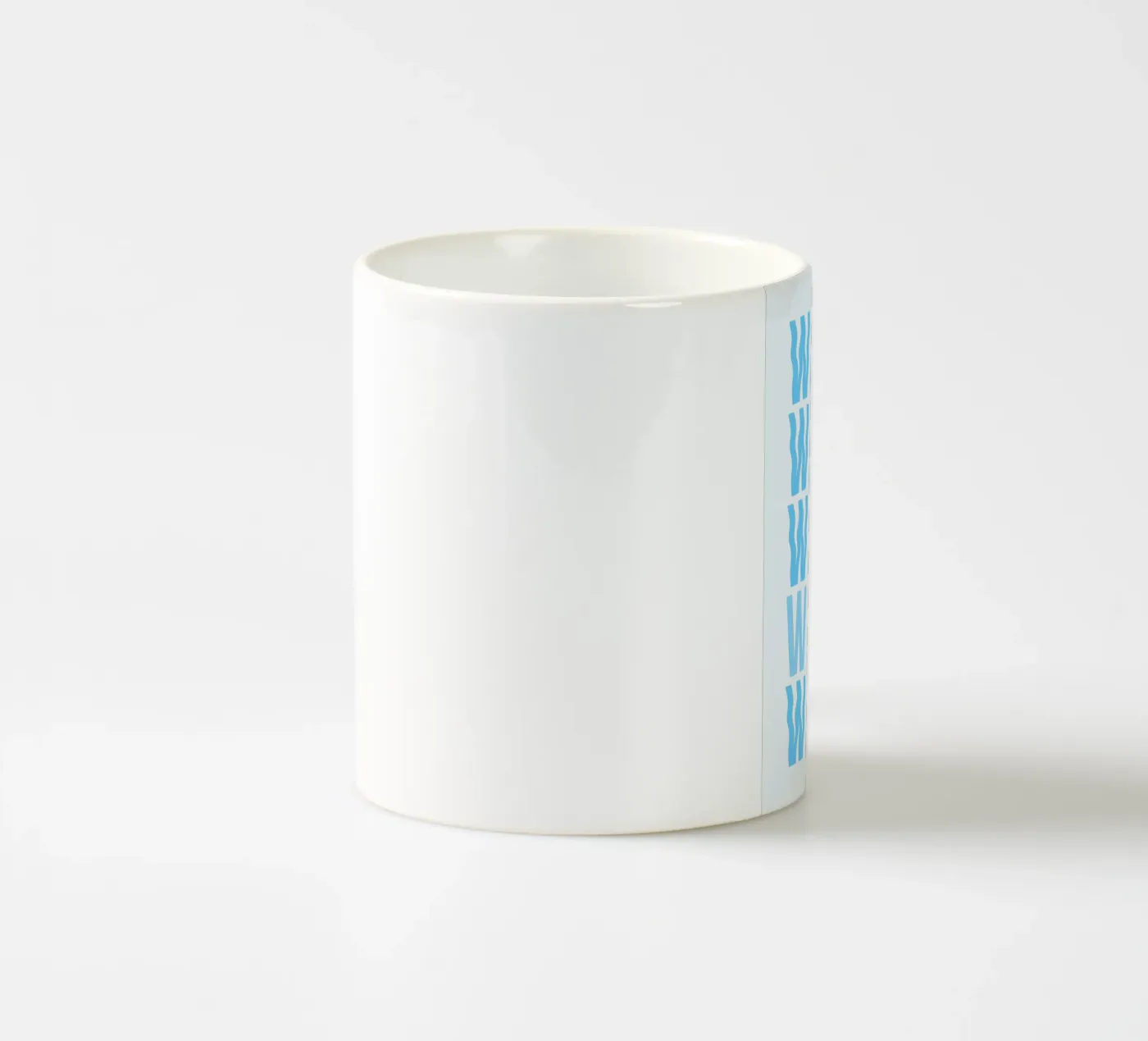 Waves Typography tazza in ceramica da Attaboy Dsgn