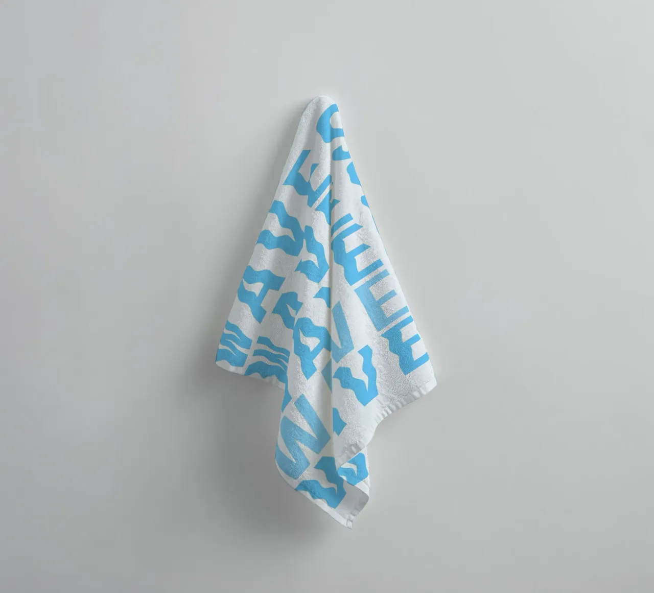 Waves Typography badhanddoek van Attaboy Dsgn
