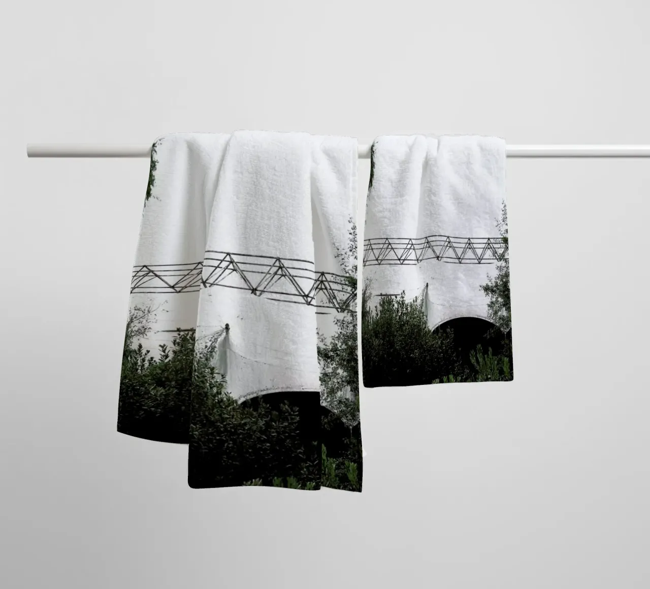Clear and Present asciugamano da bagno da Ballack Art House