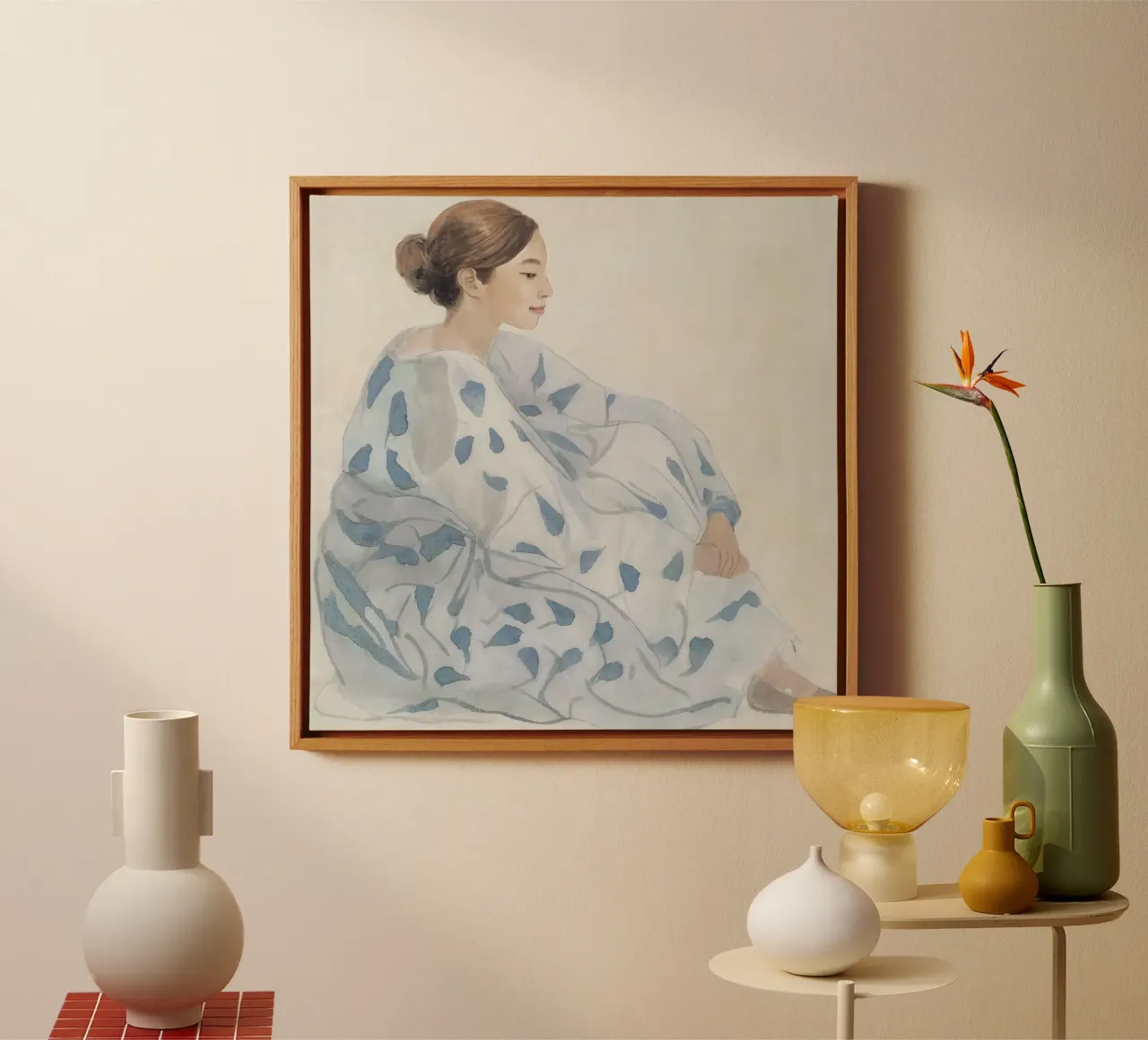 Mujer sentada con vestido azul lienzo con Marco flotante de Take Your Art BV