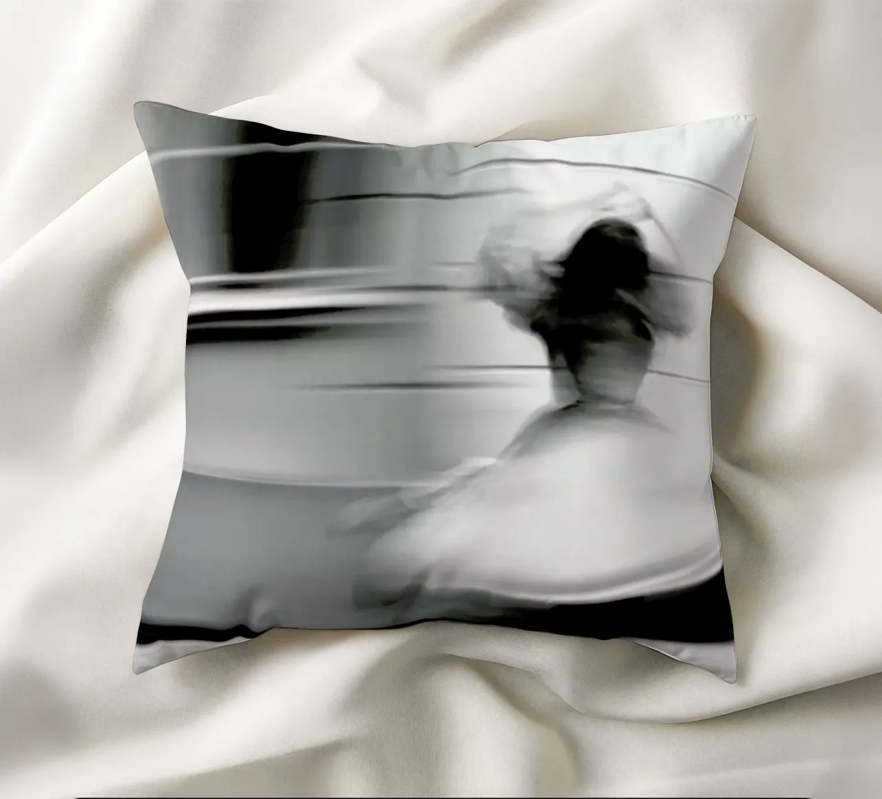 Monochrome rotation cuscino da Efacts Photography
