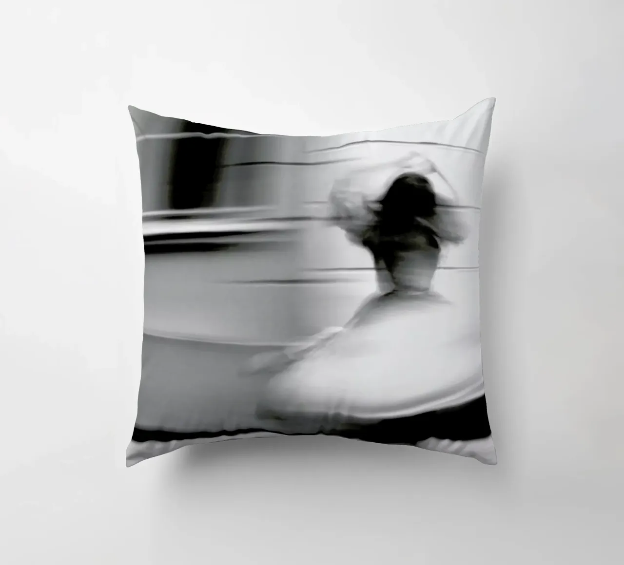 Monochrome rotation cuscino da Efacts Photography