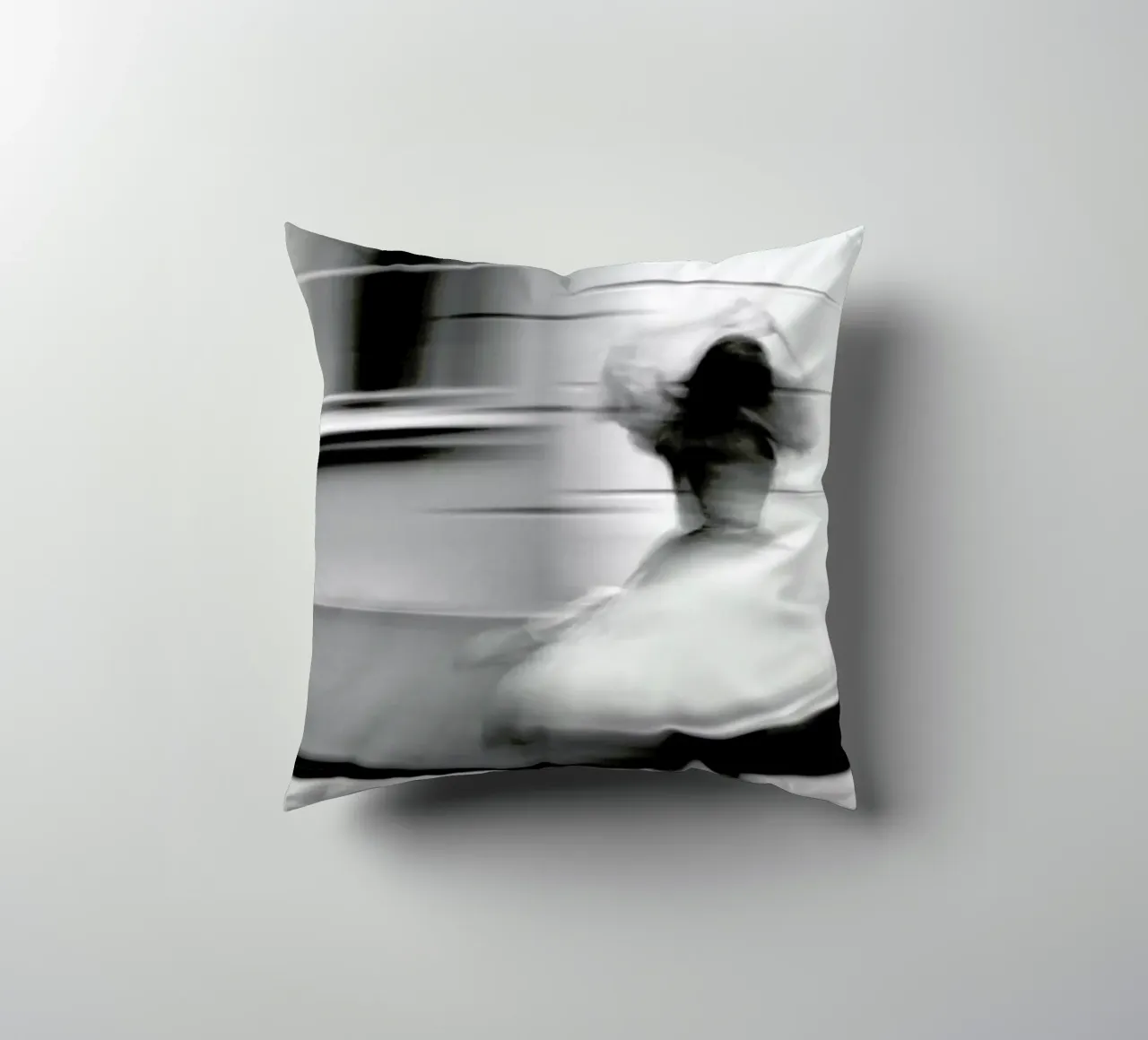 Monochrome rotation cuscino da Efacts Photography