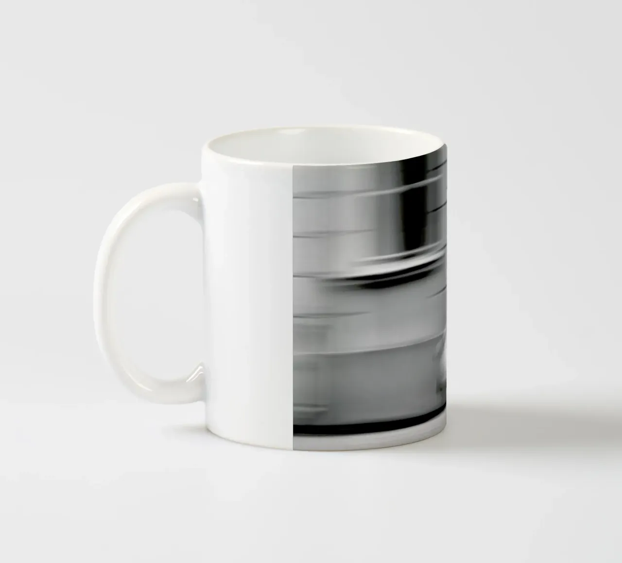 Monochrome rotation tazza in ceramica da Efacts Photography