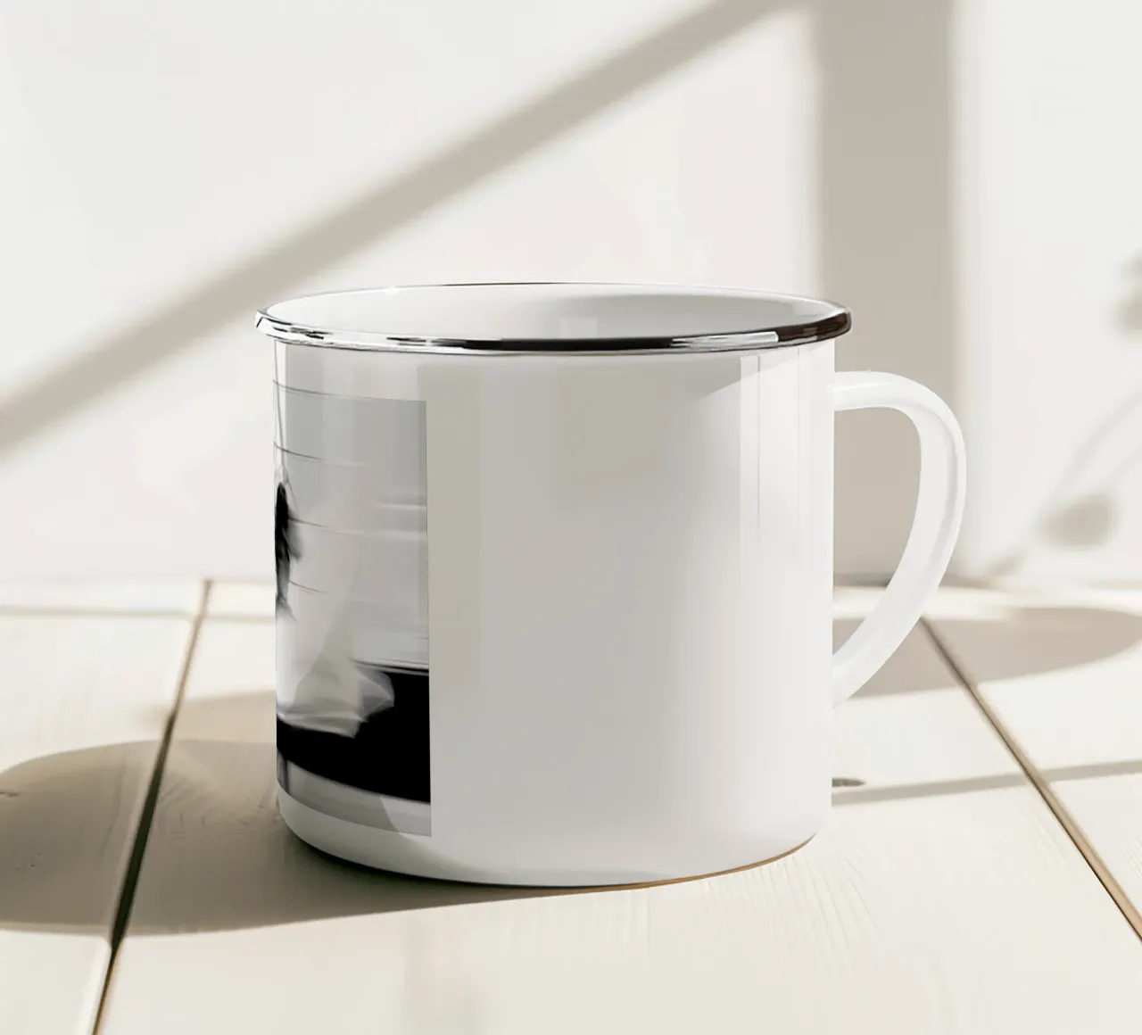 Monochrome rotation tazza in smalto da Efacts Photography