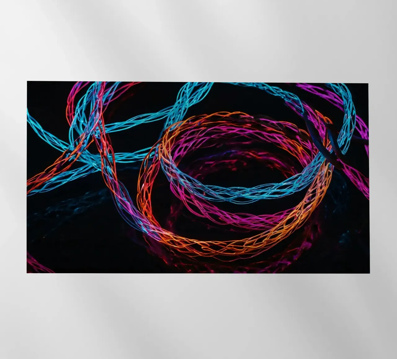Luci decorative a LED colorate che si intrecciano nell'oscurità pellicola backlit da DesignDoodle