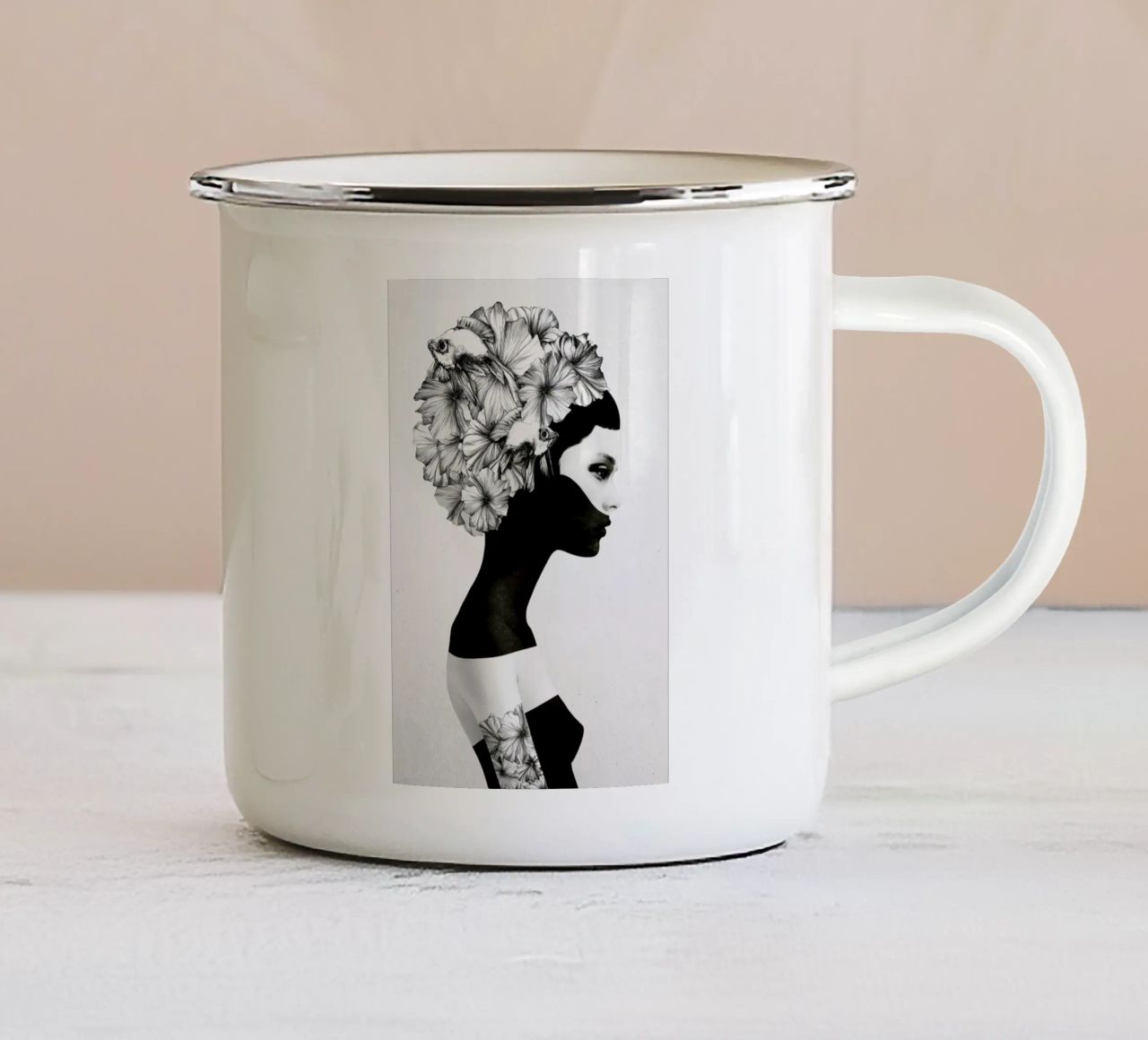 Marianna tazza in smalto da Ruben Ireland