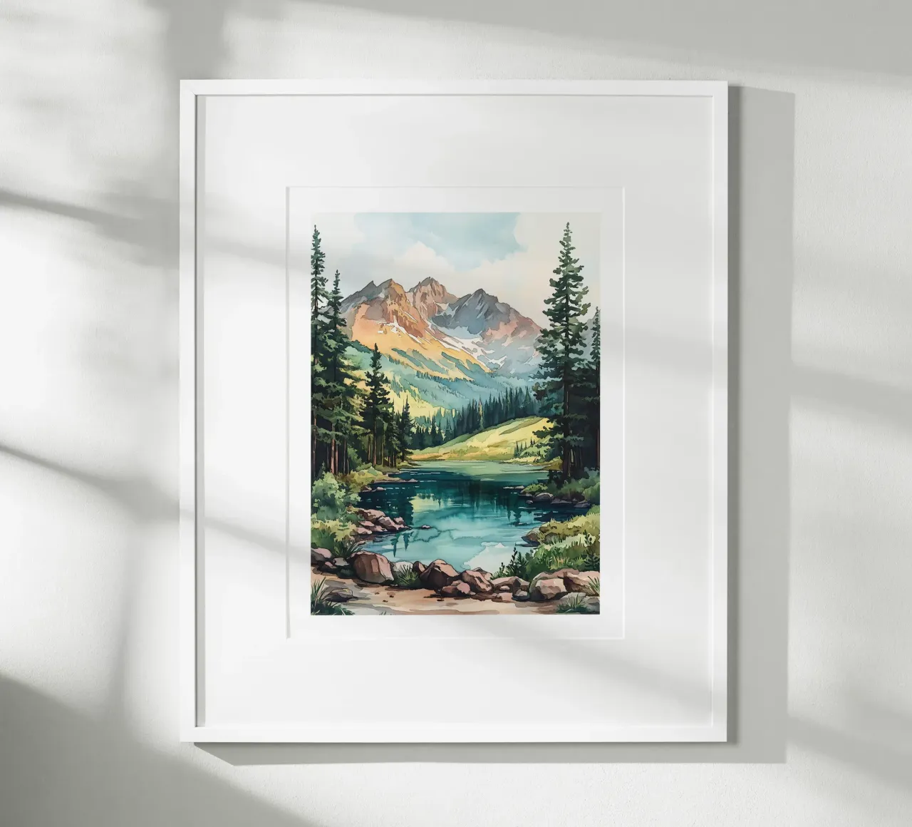 Sereno lago di montagna poster con telaio in legno da Shores & Skies