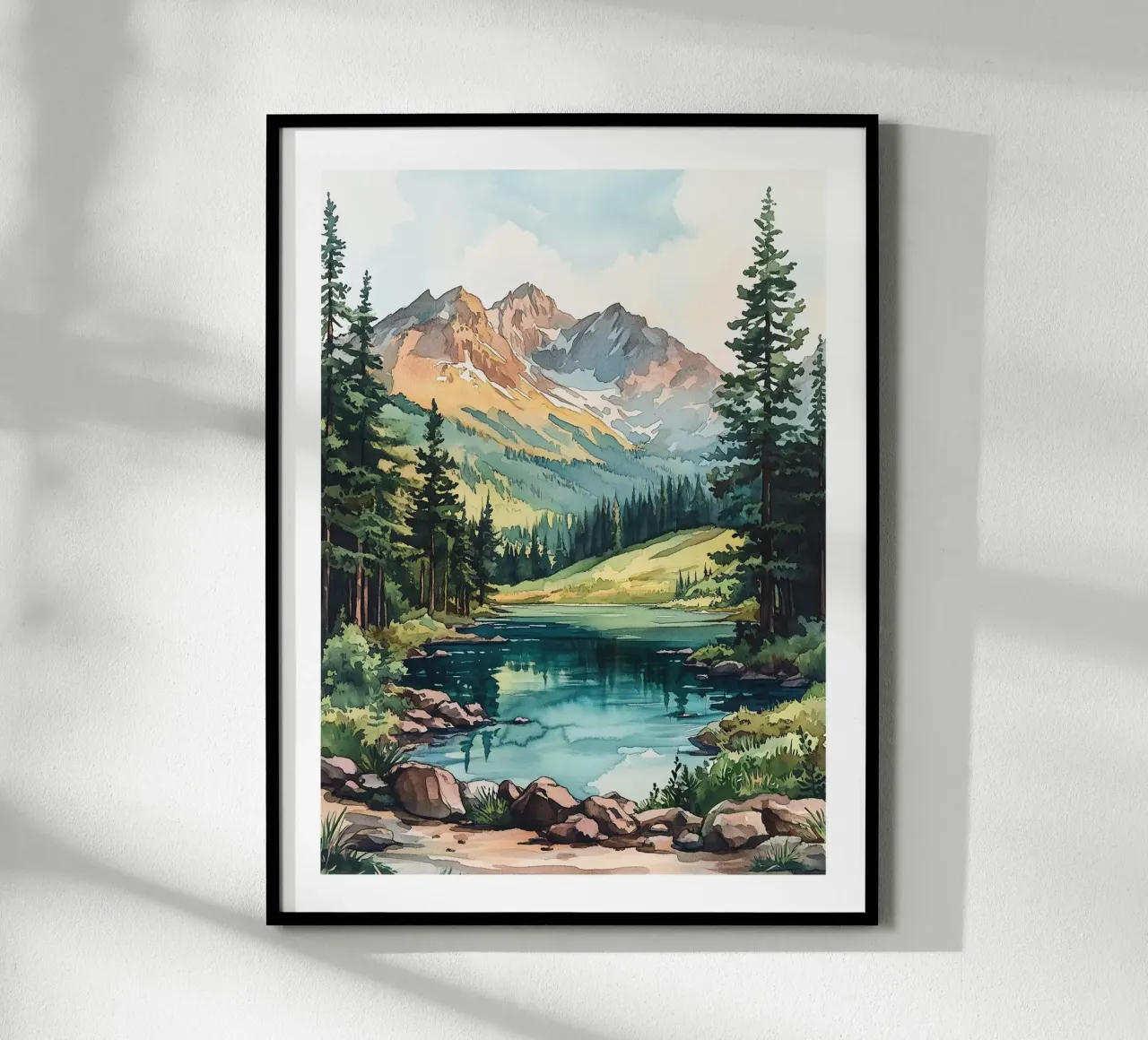 Sereno lago di montagna poster con telaio in legno da Shores & Skies