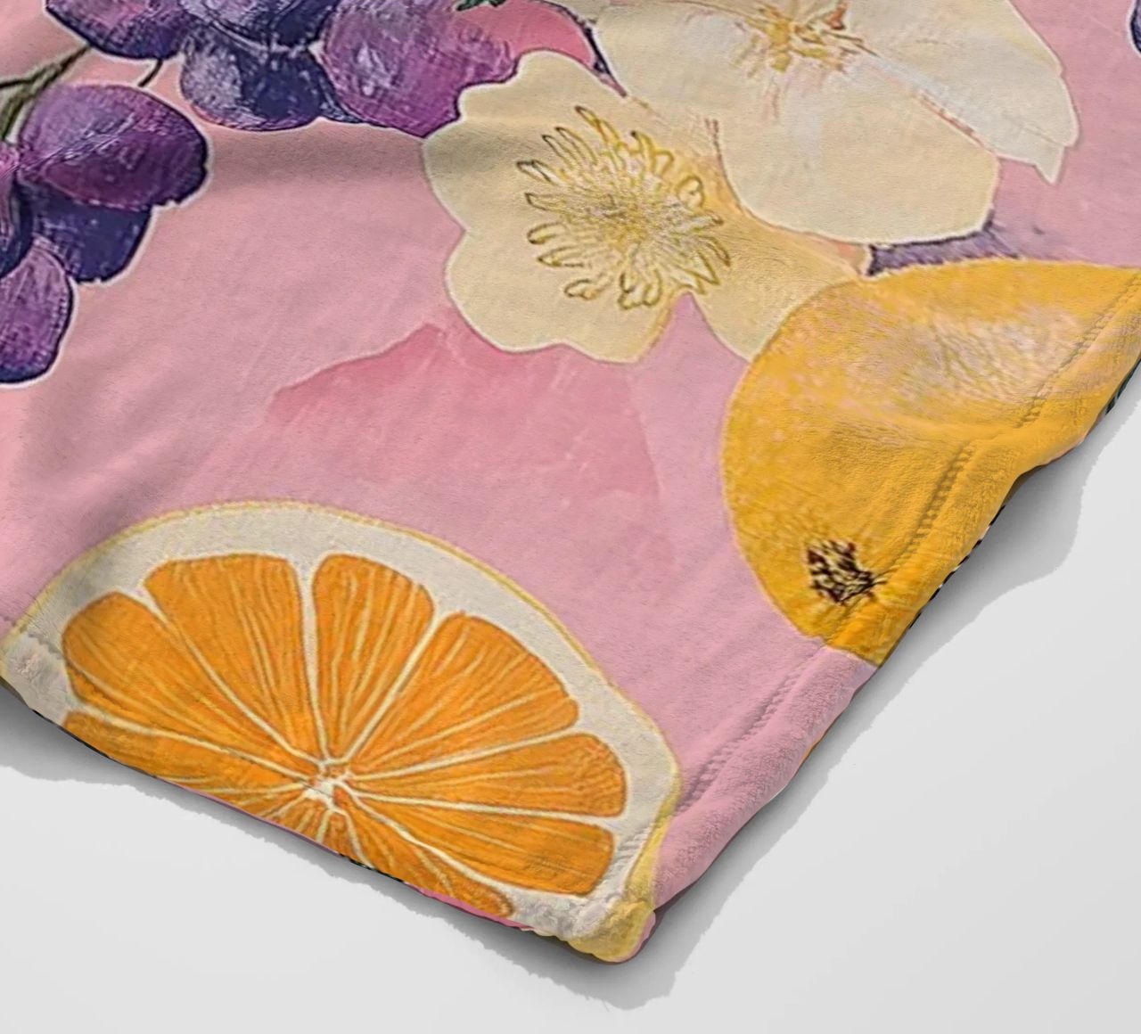 Amore di fragola con i fiori coperta in pile da Carinaprint