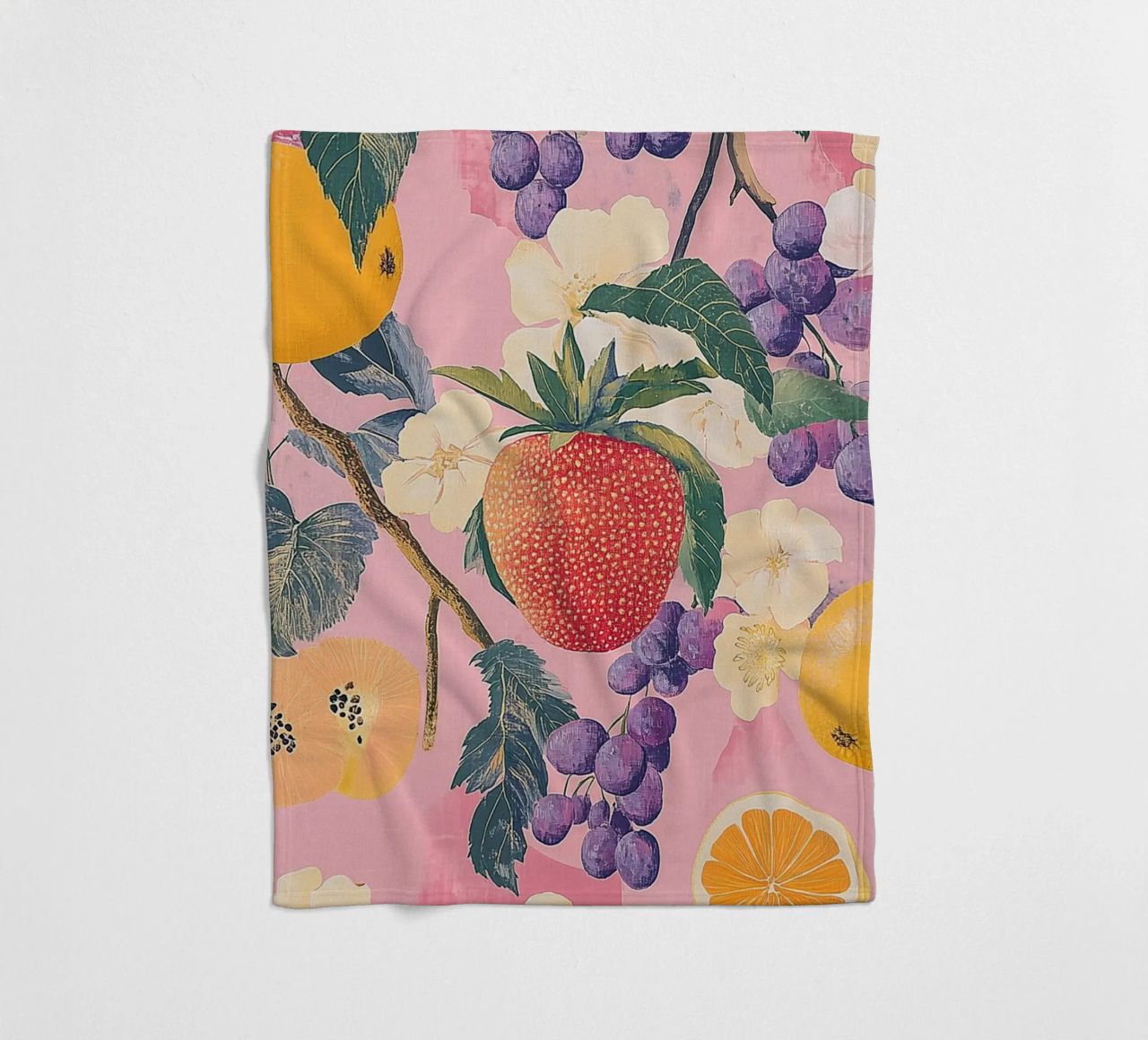 Amore di fragola con i fiori coperta in pile da Carinaprint