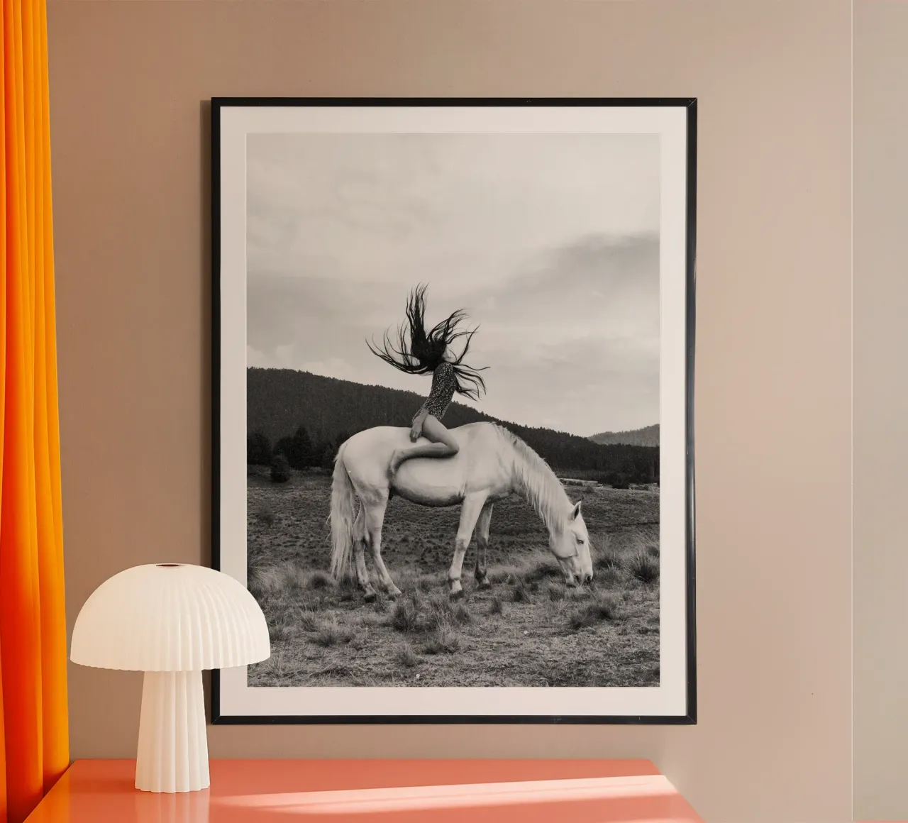 Ragazza cavallo selvaggio poster con telaio in legno da Dagmar Pels