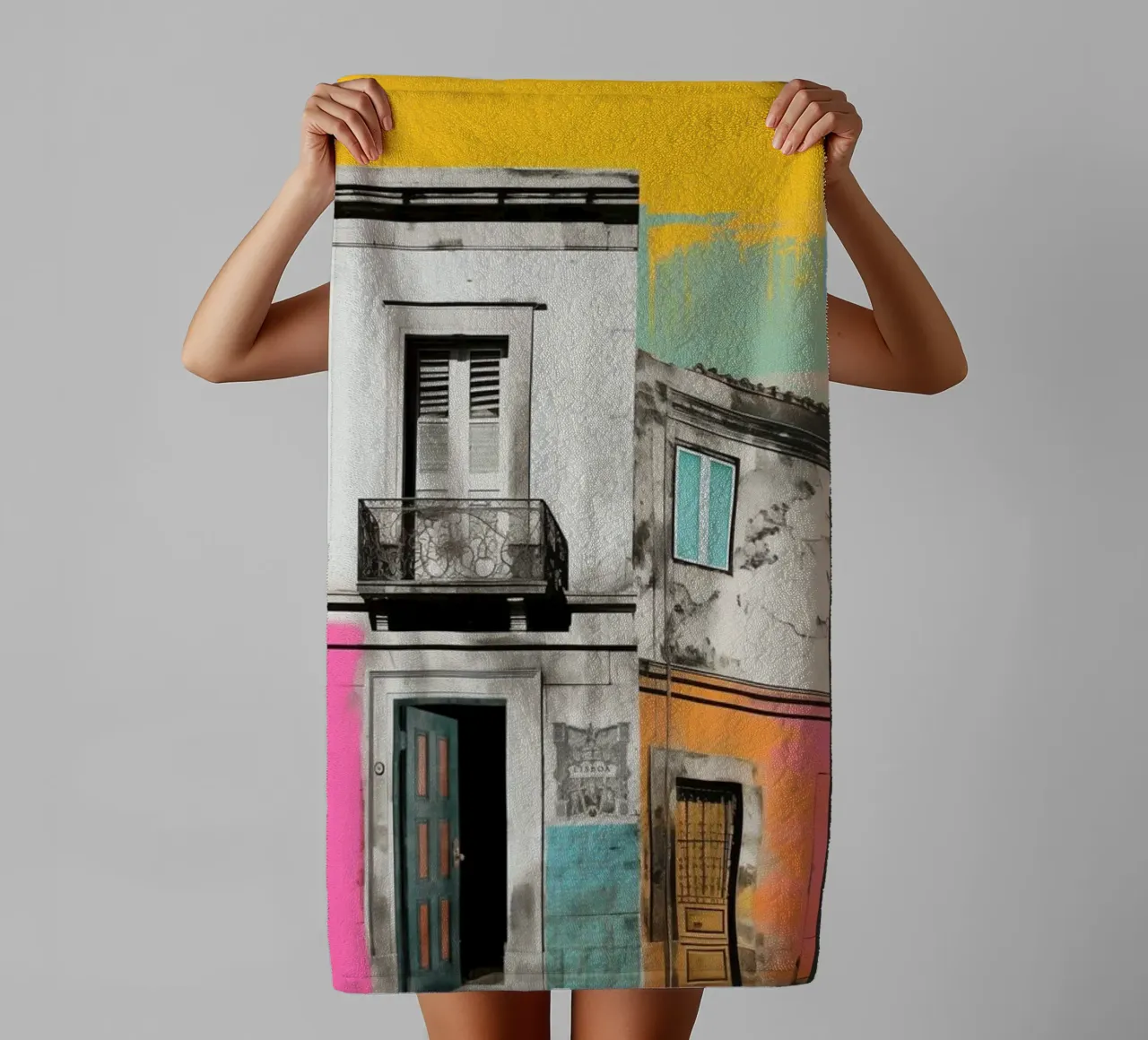 Collage colorato di Lisbona asciugamano da bagno da Carinaprint