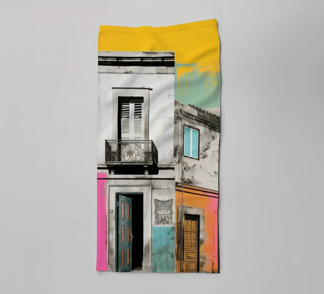 Collage colorato di Lisbona asciugamano da bagno da Carinaprint