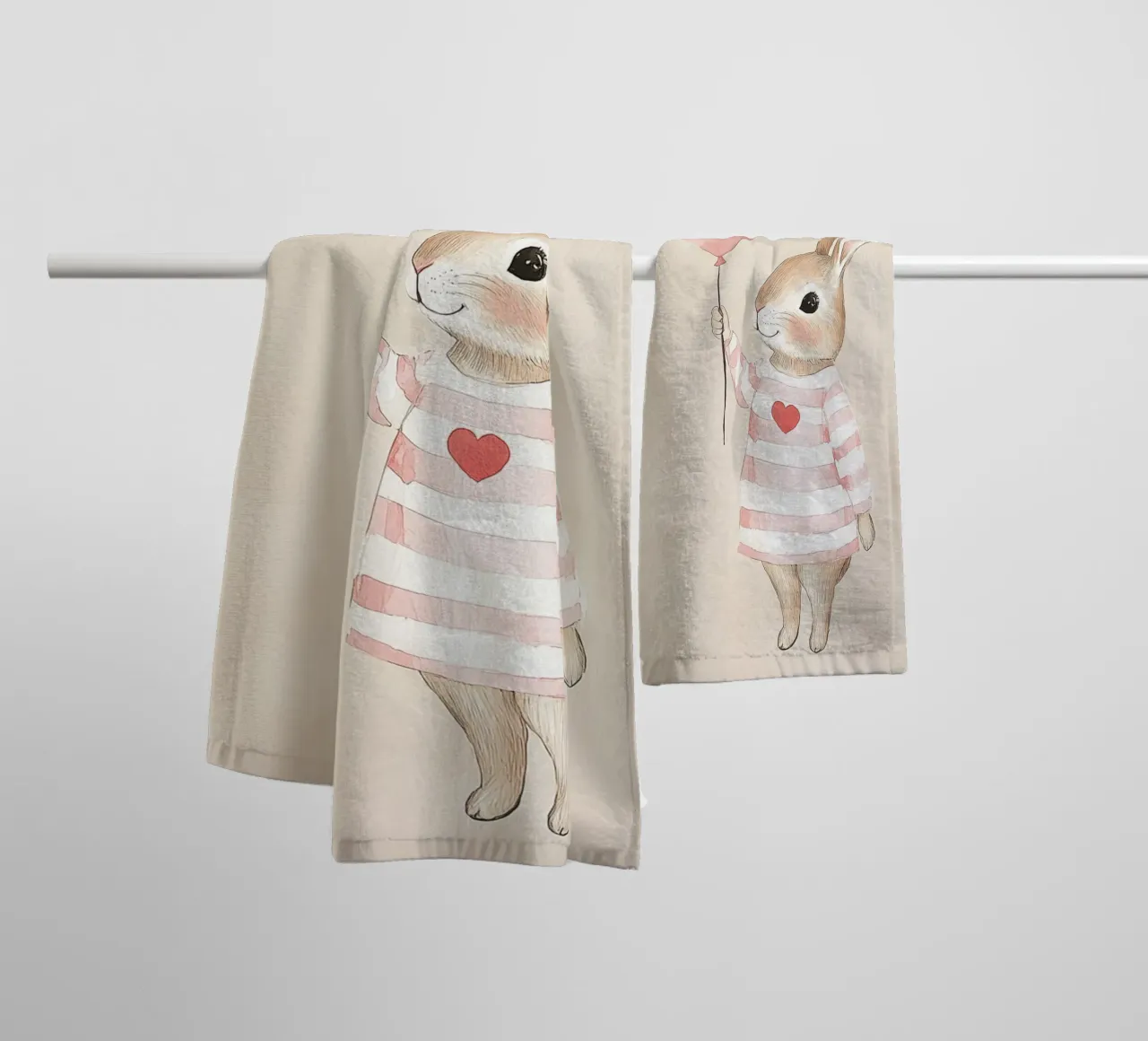Coniglietto con palloncino a cuore asciugamano da bagno da Carinaprint