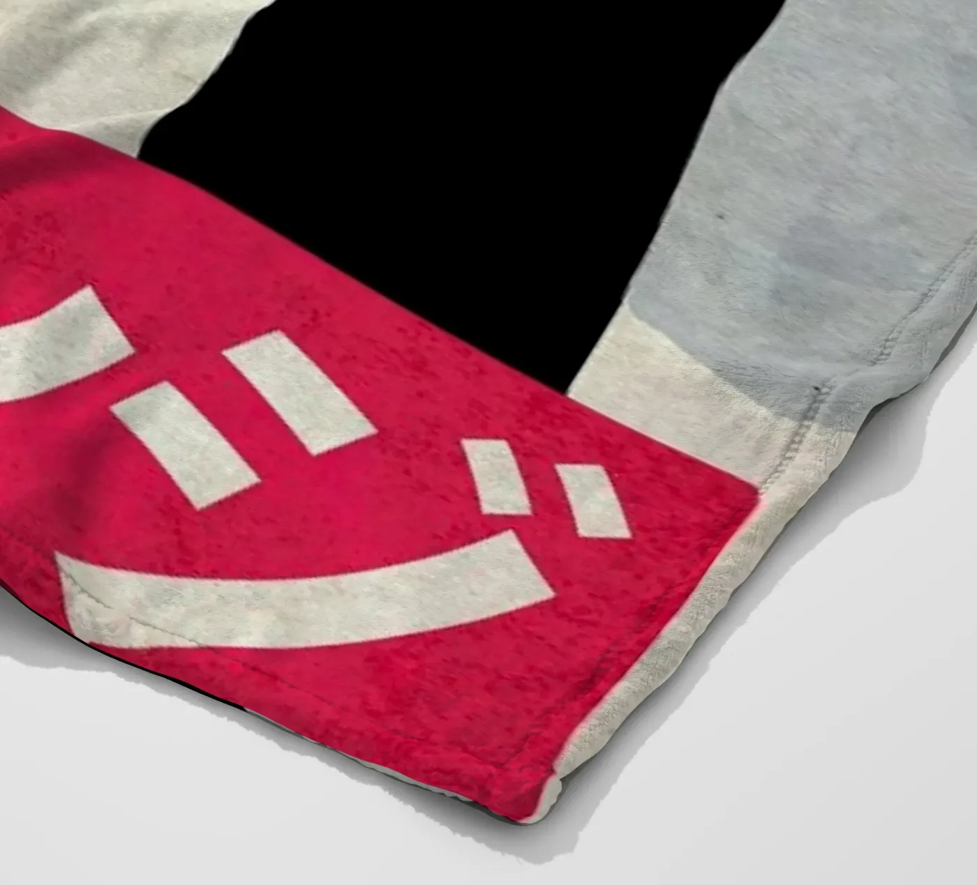 Fringe Fleecedecke von Kuba Gornowicz