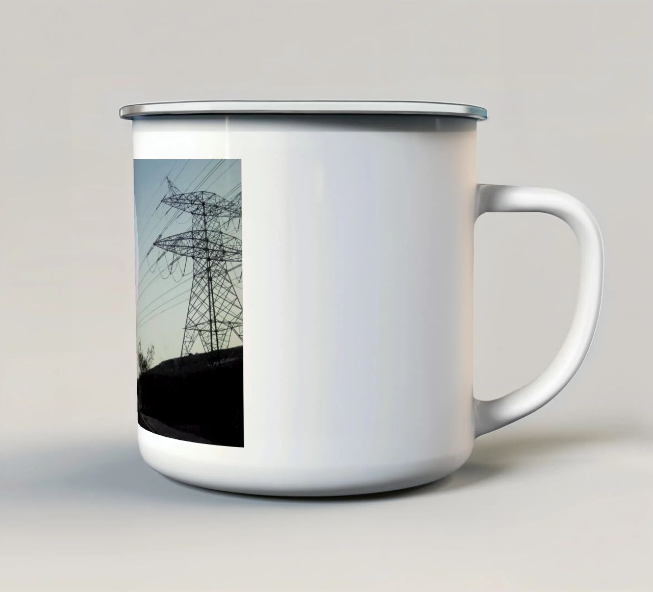 Tseri tazza in smalto da Nicolas Messaritis