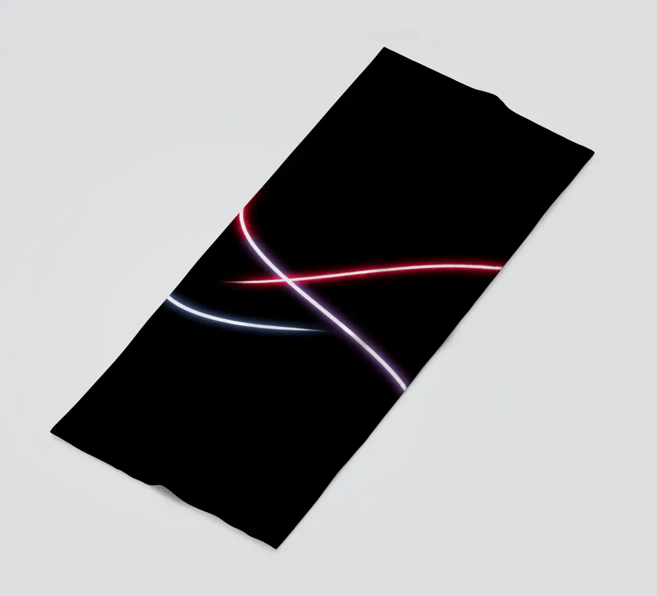 Scie luminose astratte in rosso, bianco e blu su nero telo mare da DesignDoodle