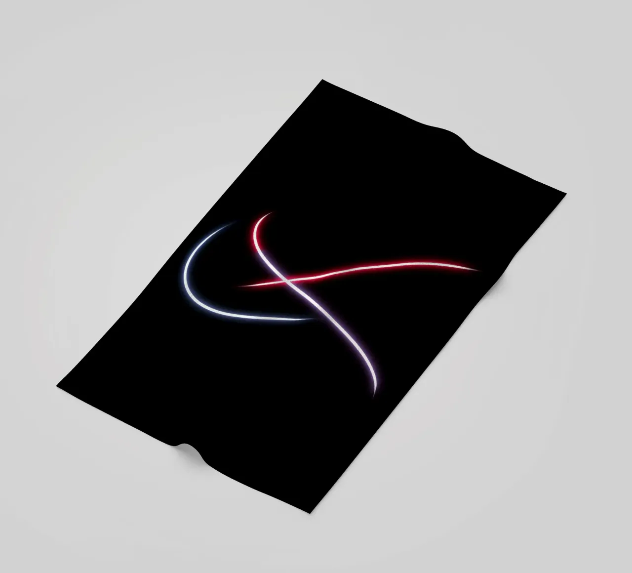 Scie luminose astratte in rosso, bianco e blu su nero telo mare da DesignDoodle