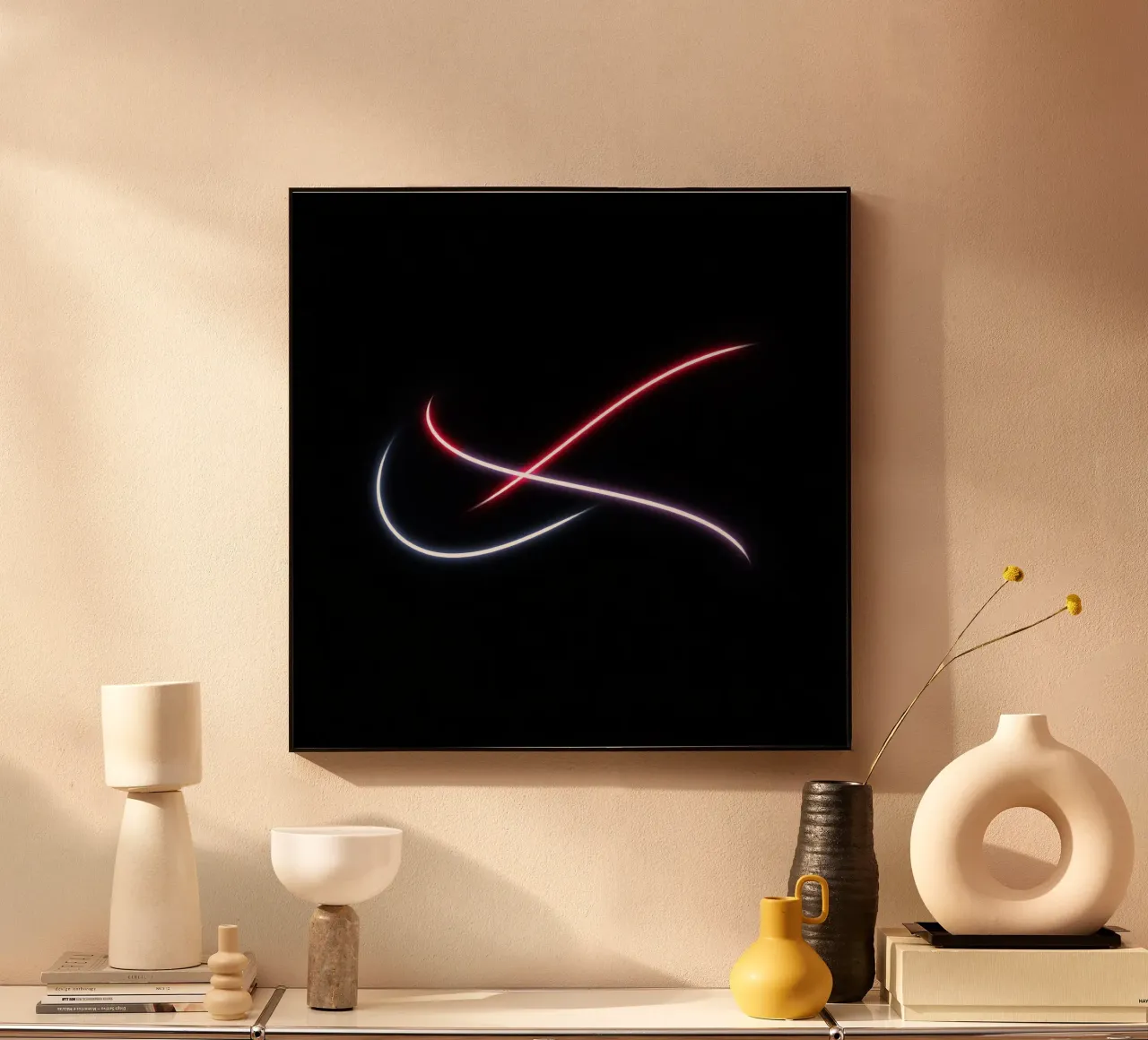 Scie luminose astratte in rosso, bianco e blu su nero alluminio dibond da DesignDoodle
