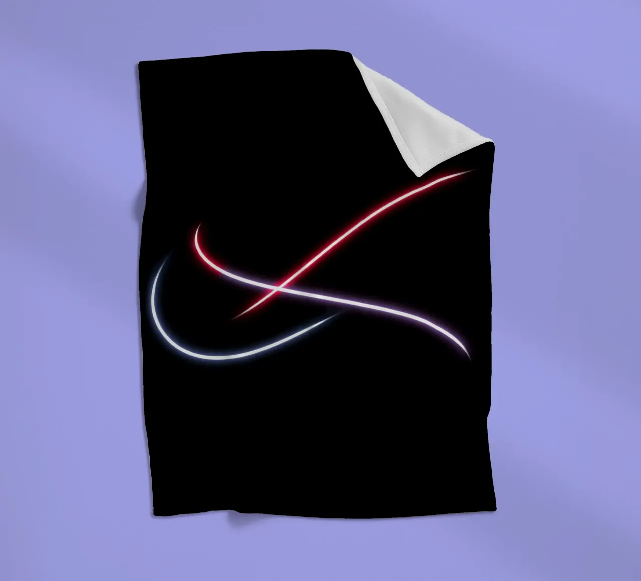 Scie luminose astratte in rosso, bianco e blu su nero coperta in pile da DesignDoodle
