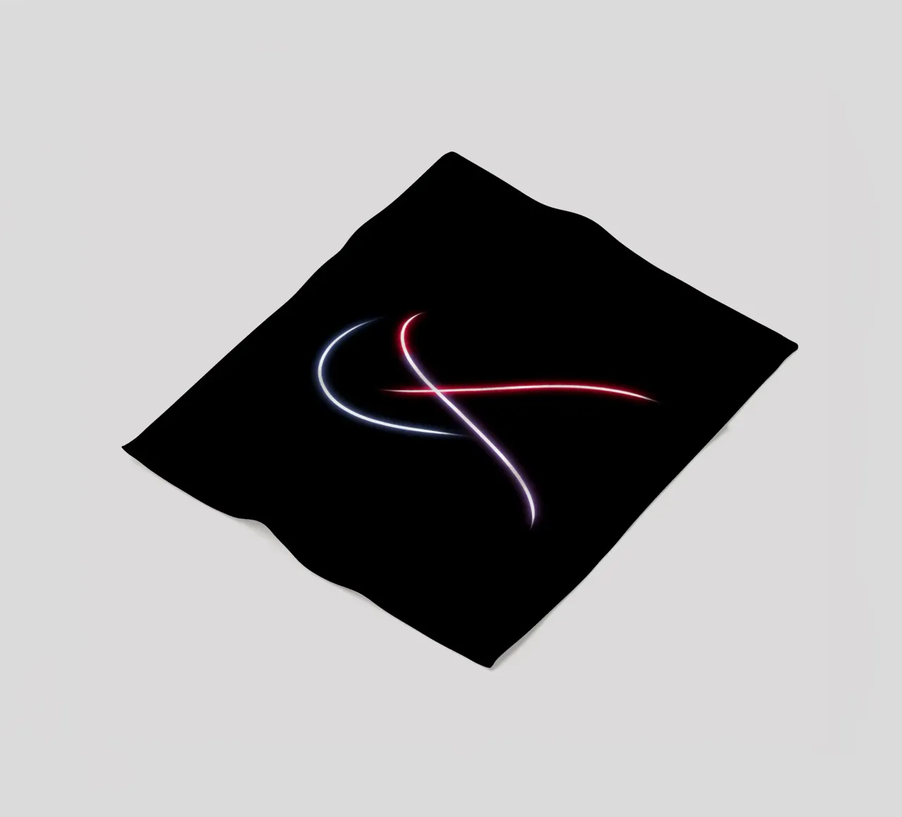 Scie luminose astratte in rosso, bianco e blu su nero coperta in pile da DesignDoodle