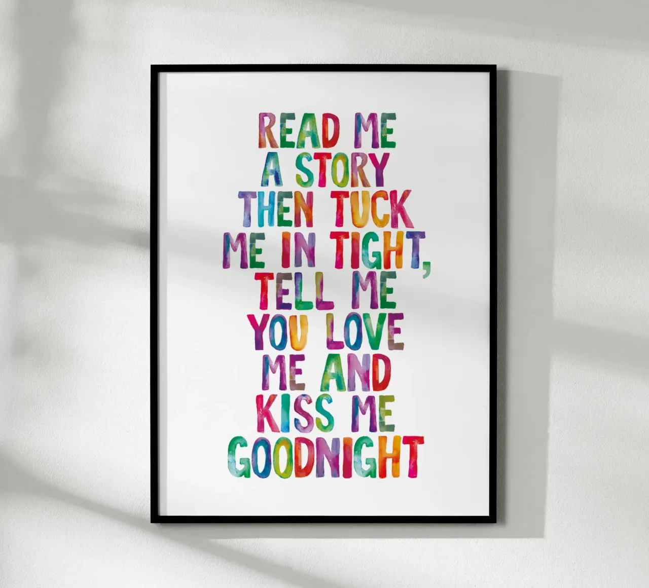 Lees me een verhaaltje en stop me dan stevig in en zeg dat je van me houdt poster met aluminium frame van THE MOTIVATED TYPE