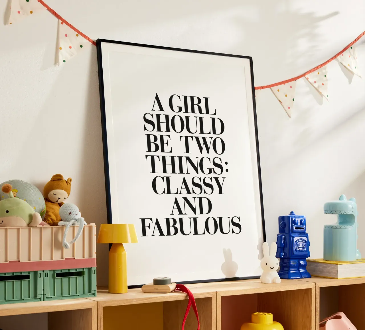 A Girl Two Things Classy Fabulous Stylish Typography Quote (Une fille et deux choses) poster avec cadre en aluminium de THE MOTIVATED TYPE
