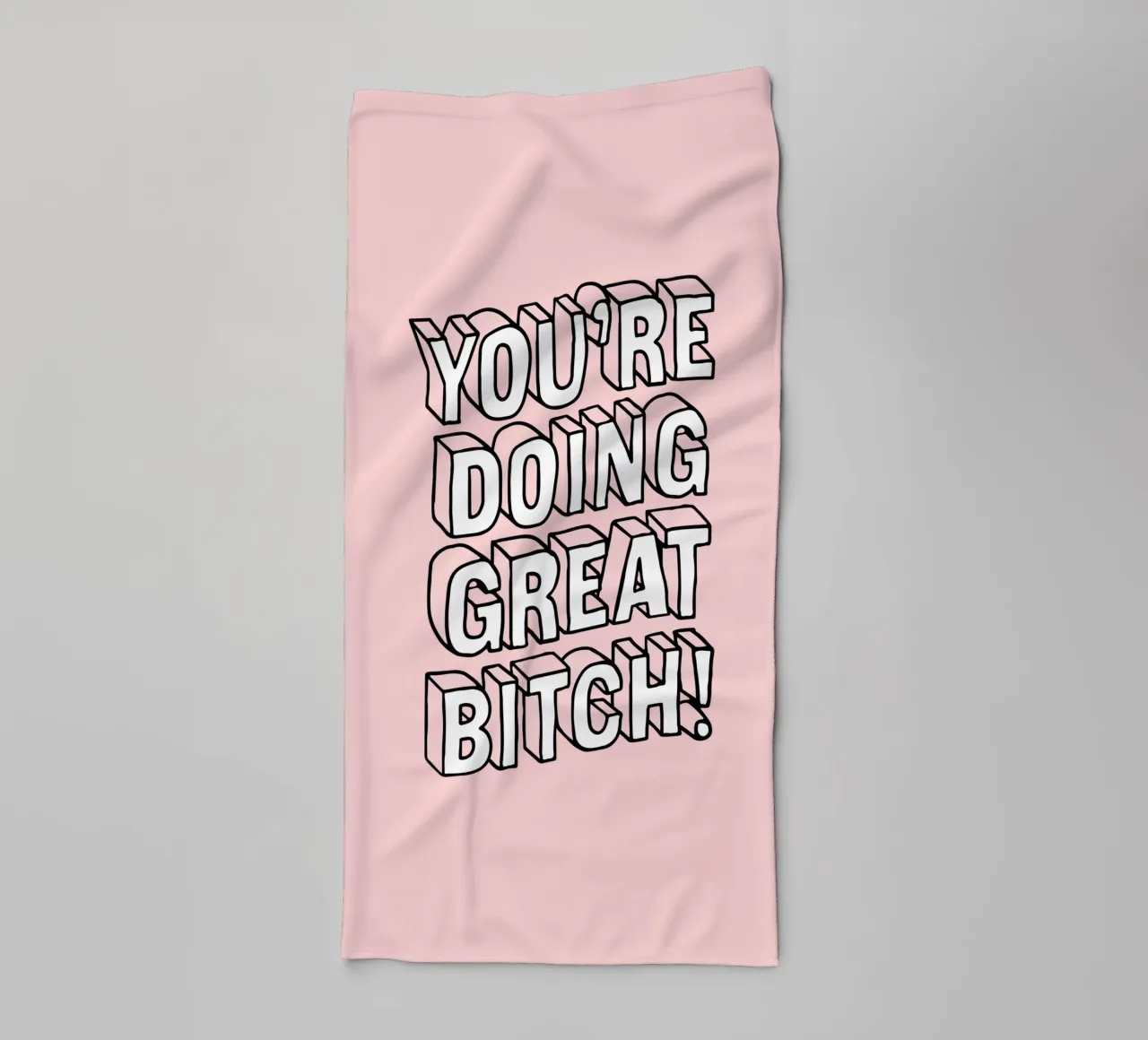You're Doing Great Bitch - Design tipografico sassoso in rosa asciugamano da bagno da THE MOTIVATED TYPE