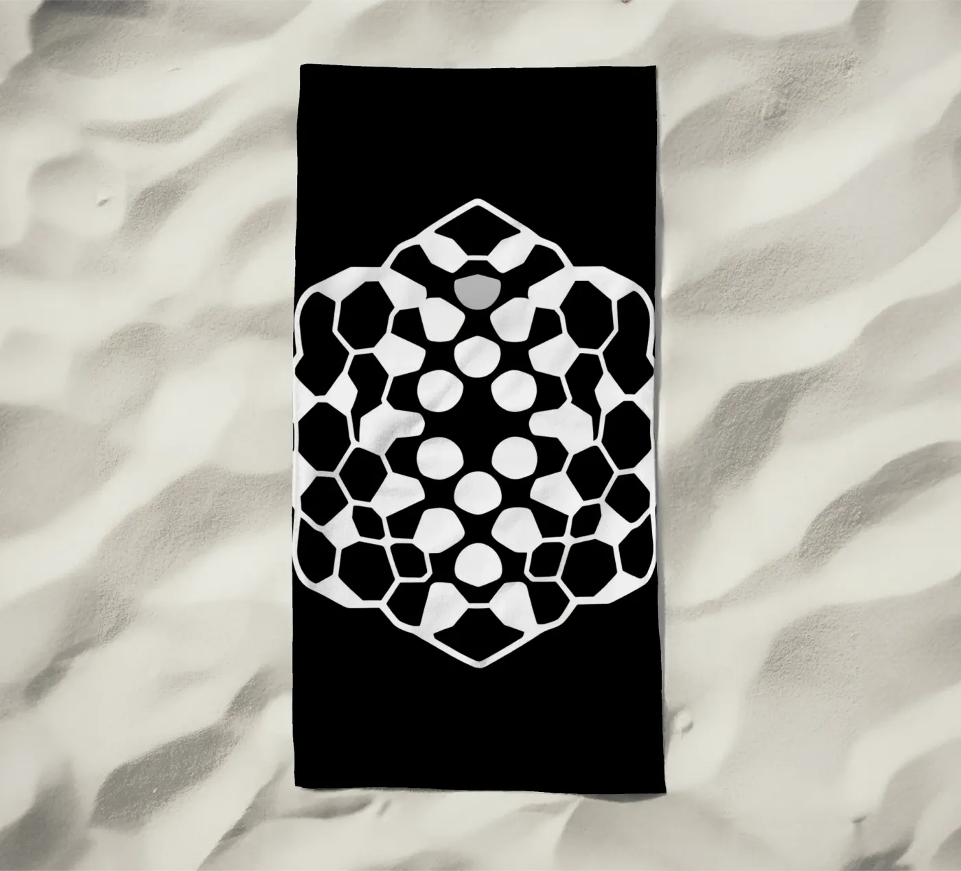 Abstract geometric modern design featuring complex pattern telo mare da DesignDoodle