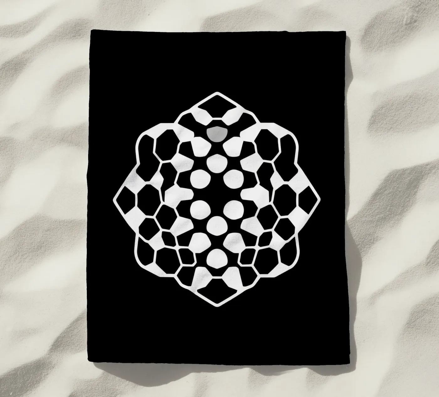 Abstract geometric modern design featuring complex pattern telo mare da DesignDoodle