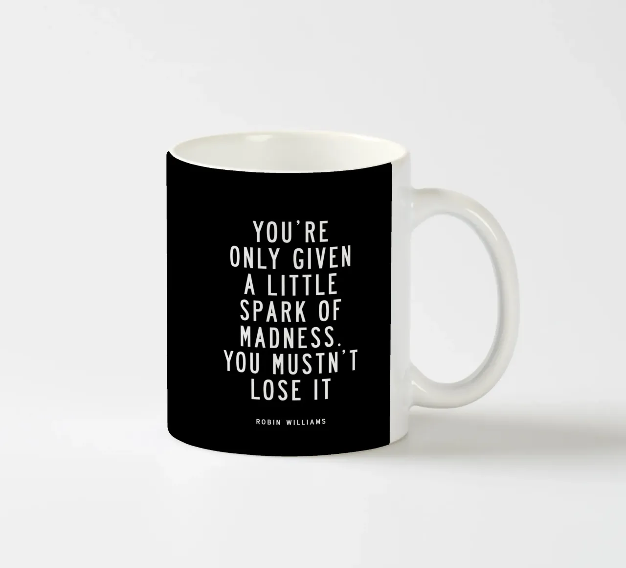 Je krijgt maar een klein beetje waanzin Typografie keramische mok van THE MOTIVATED TYPE