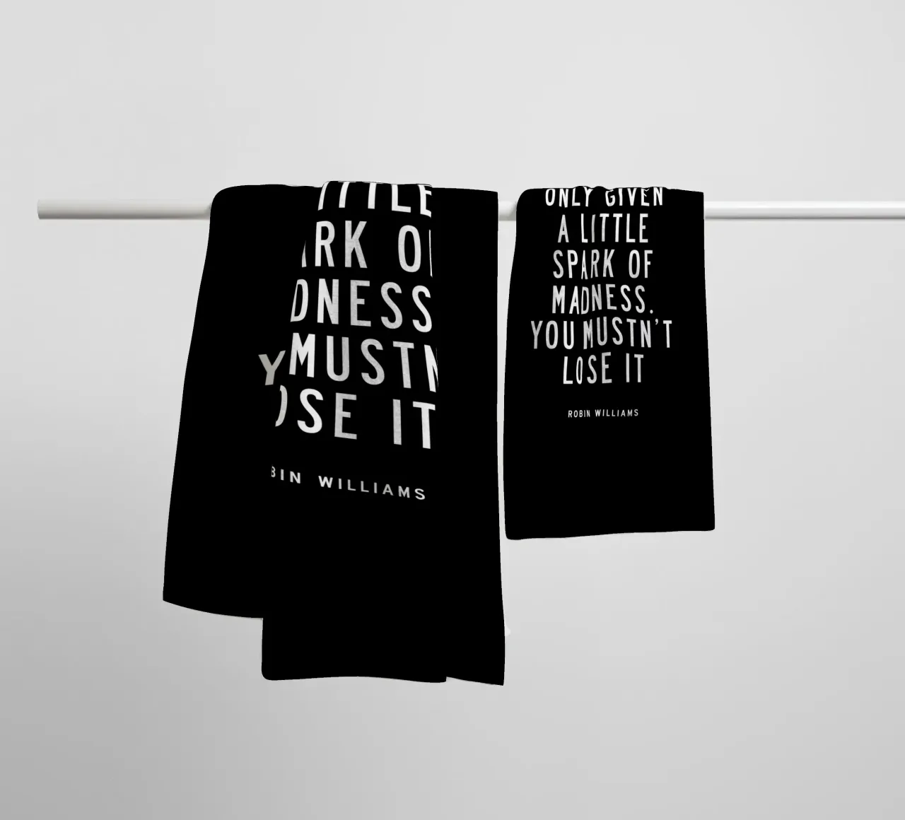 Il ne vous est donné qu'une petite étincelle de folie Typographie serviette de bain de THE MOTIVATED TYPE