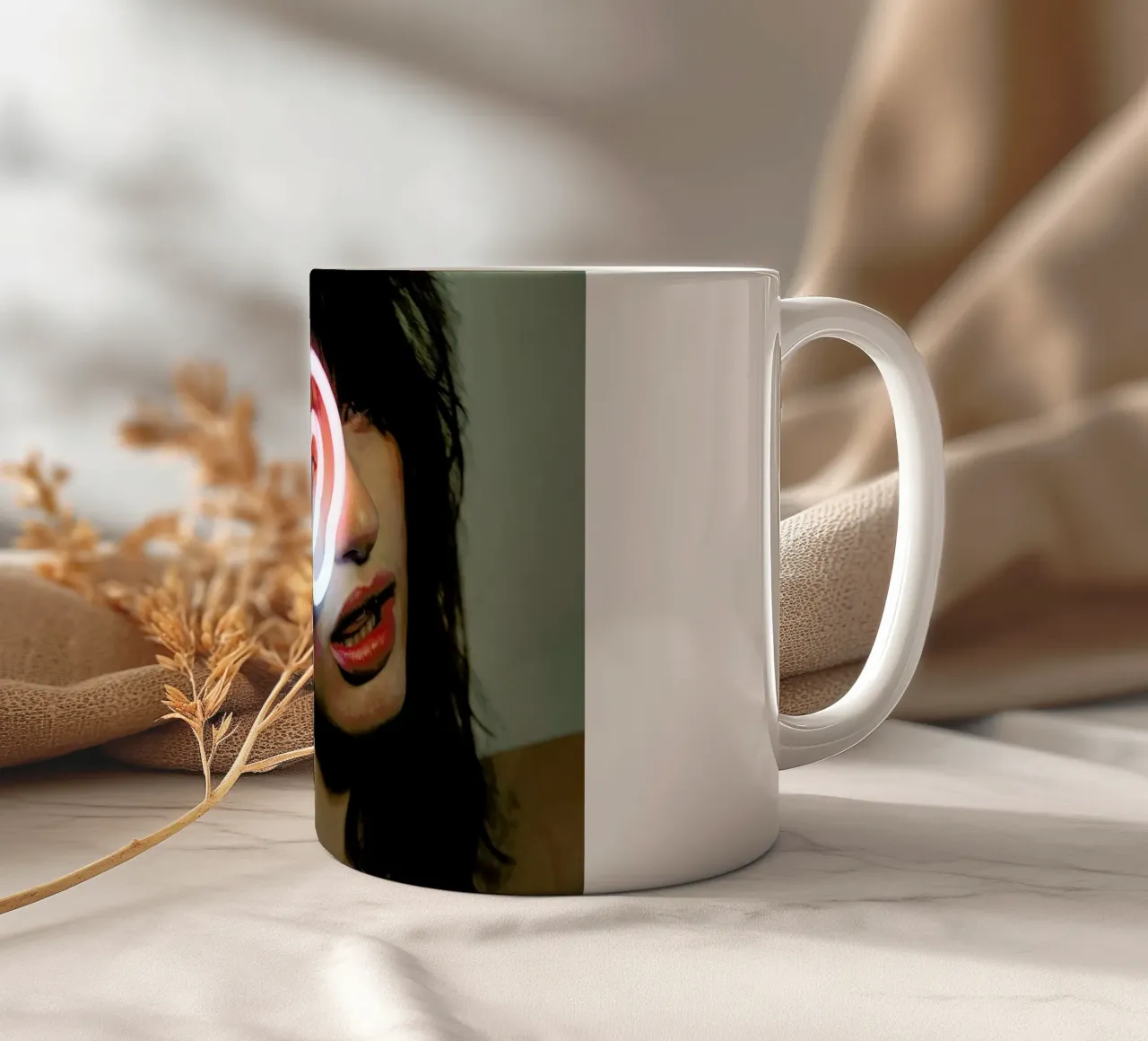 Stevie Keramik Tasse von Aysha Banos