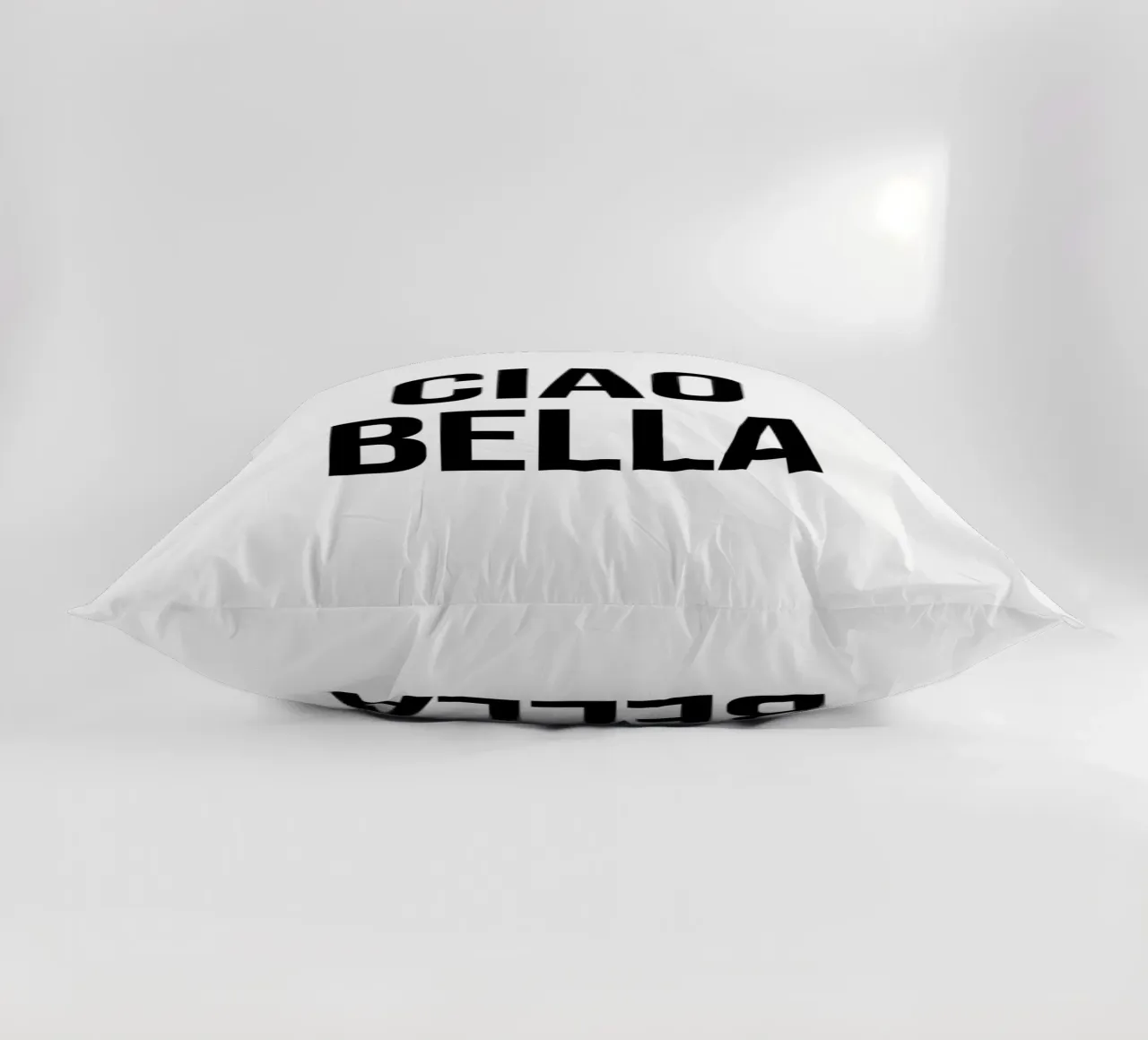 Ciao Bella cuscino da Paigaam Studio